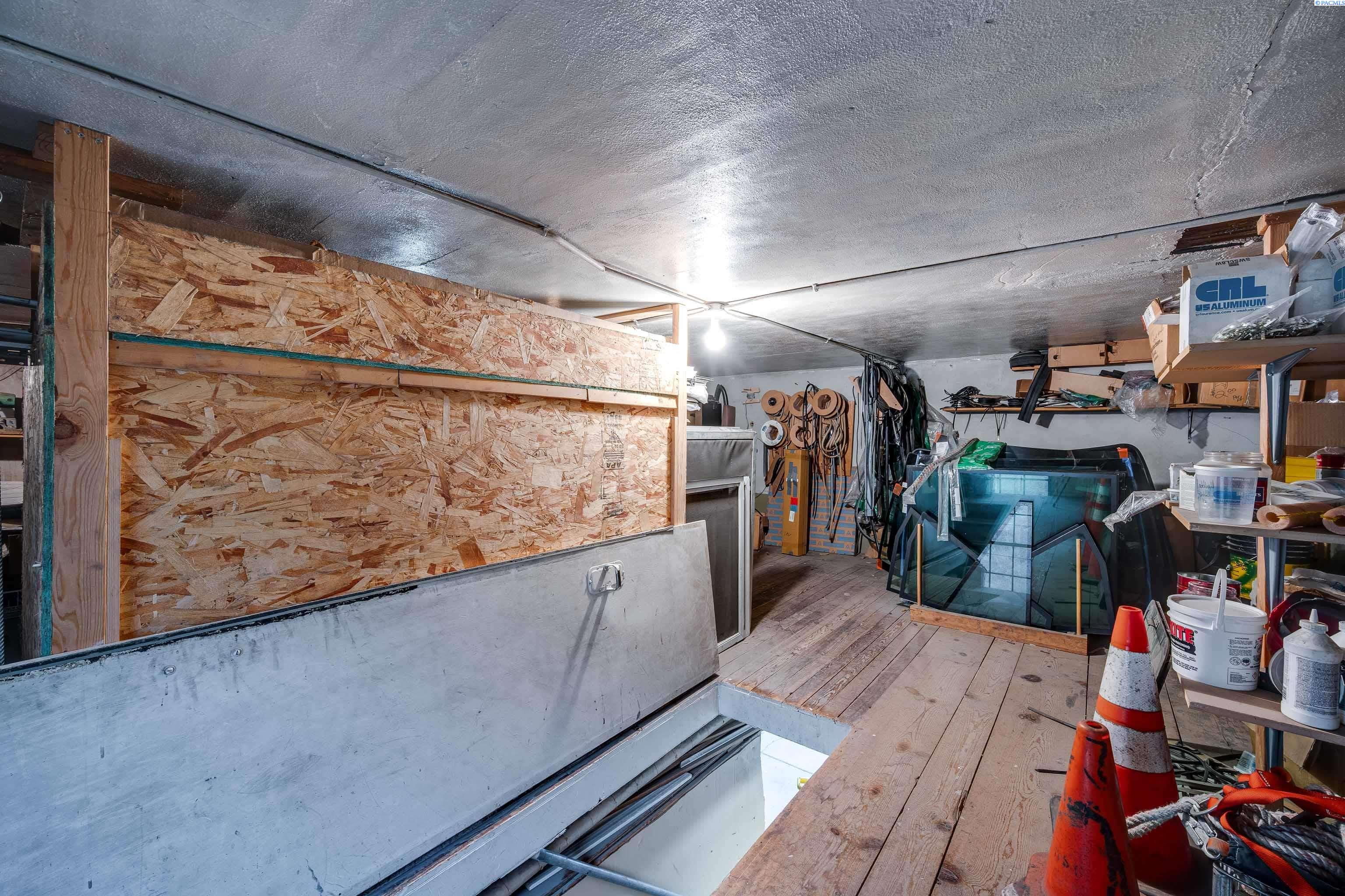 195 S Grand Ave Unit: Sim's Glass Longtime Pullman Business & Location