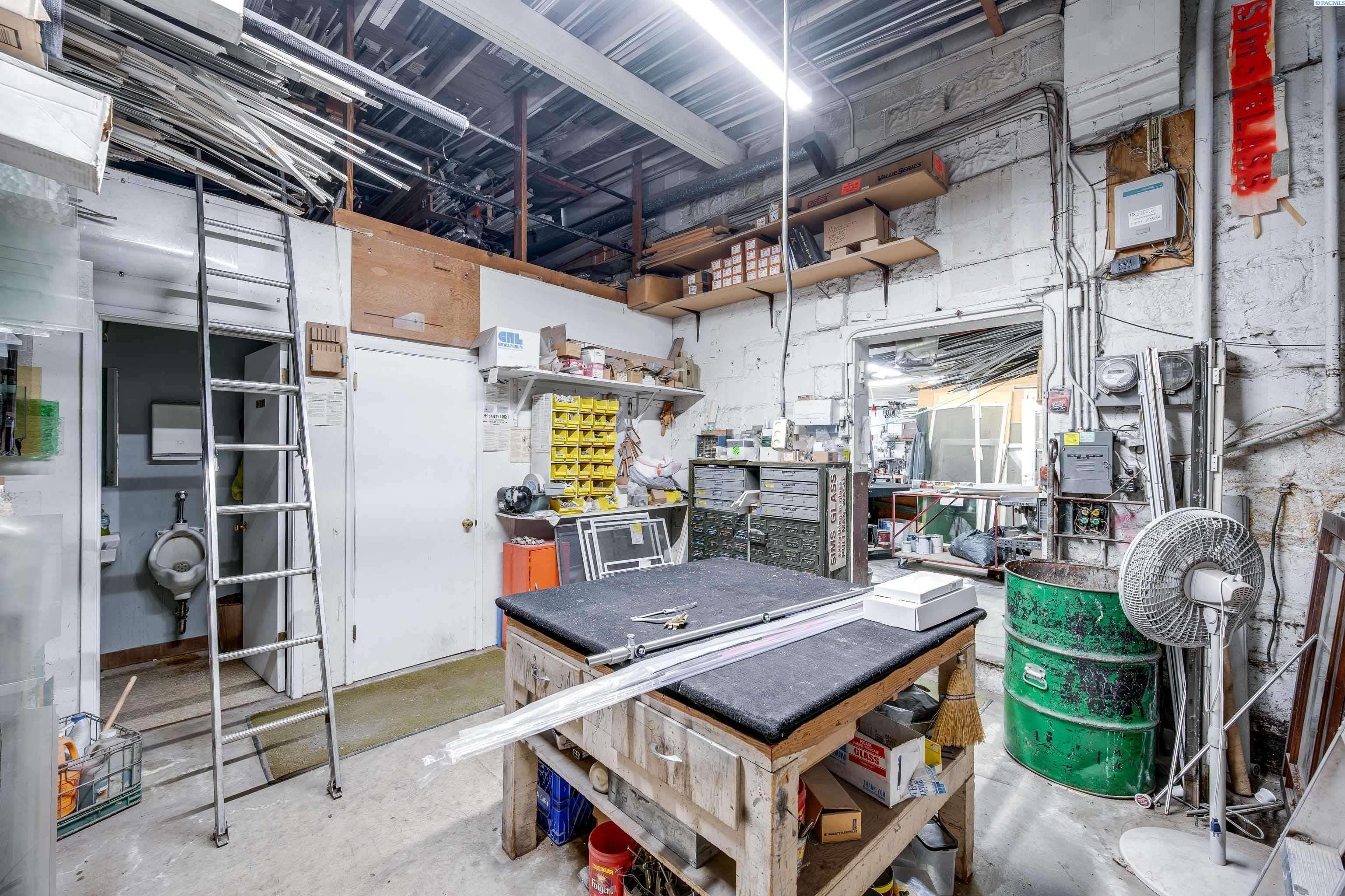 195 S Grand Ave Unit: Sim's Glass Longtime Pullman Business & Location