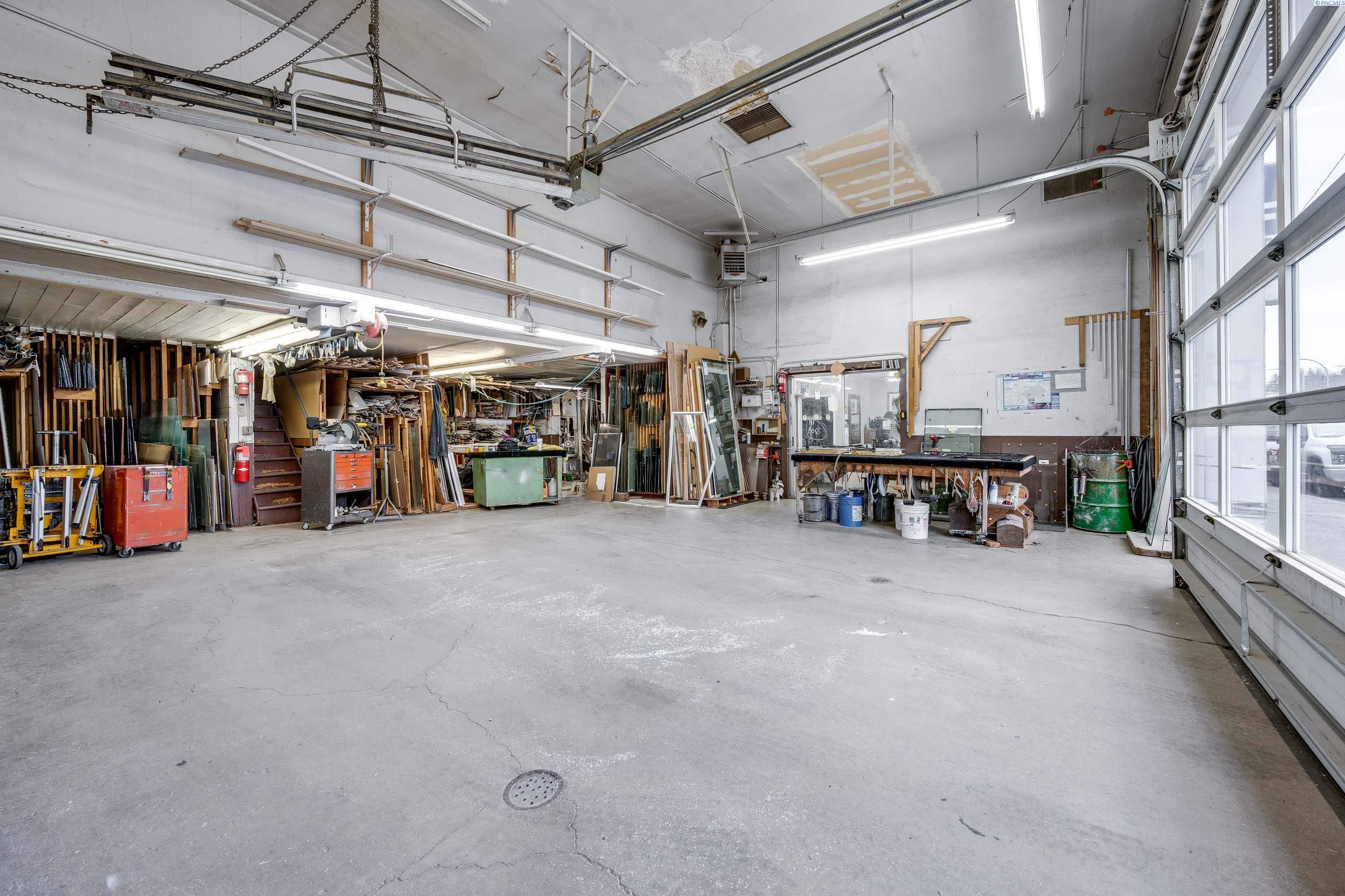 195 S Grand Ave Unit: Sim's Glass Longtime Pullman Business & Location