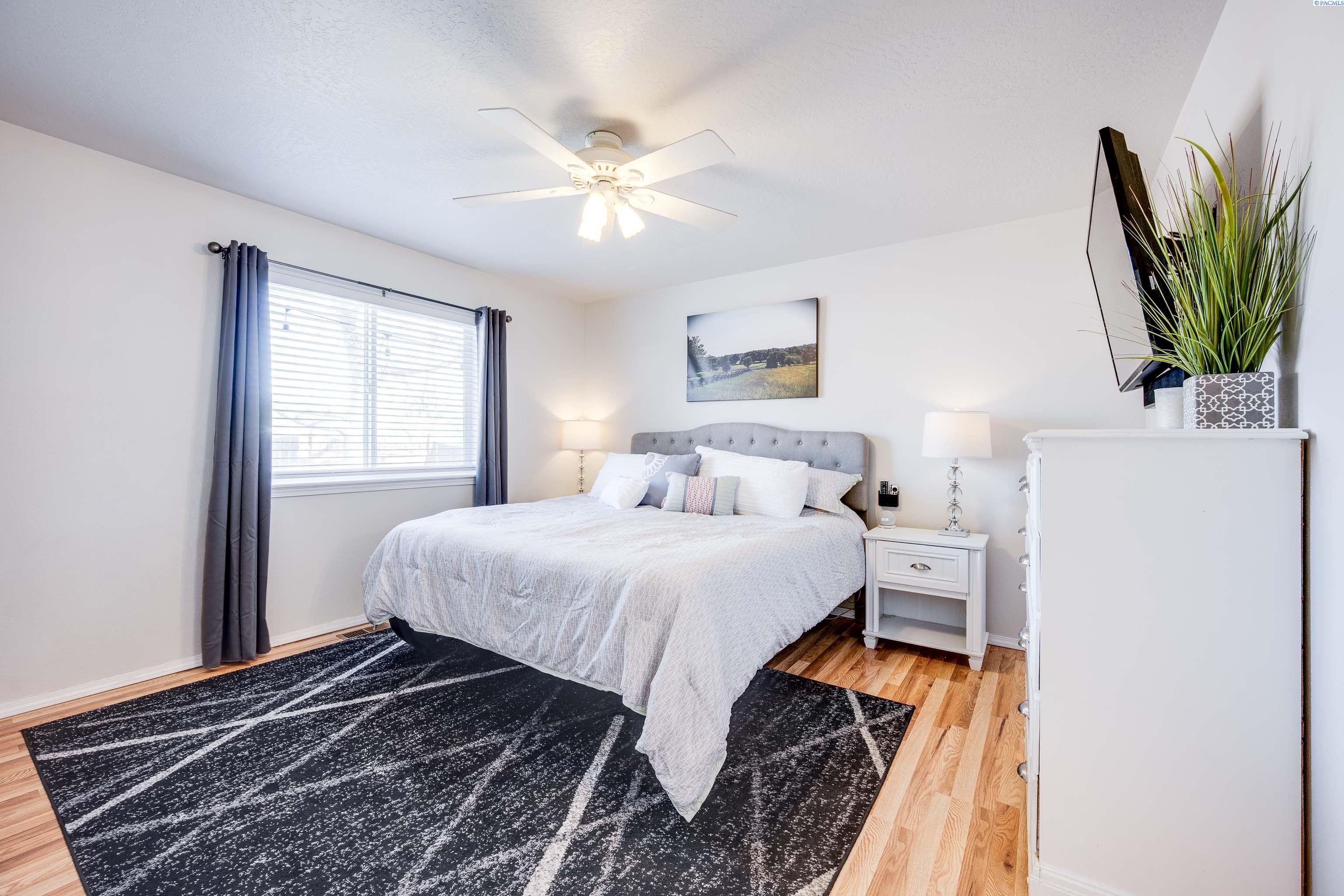 380 NW Terre View Dr