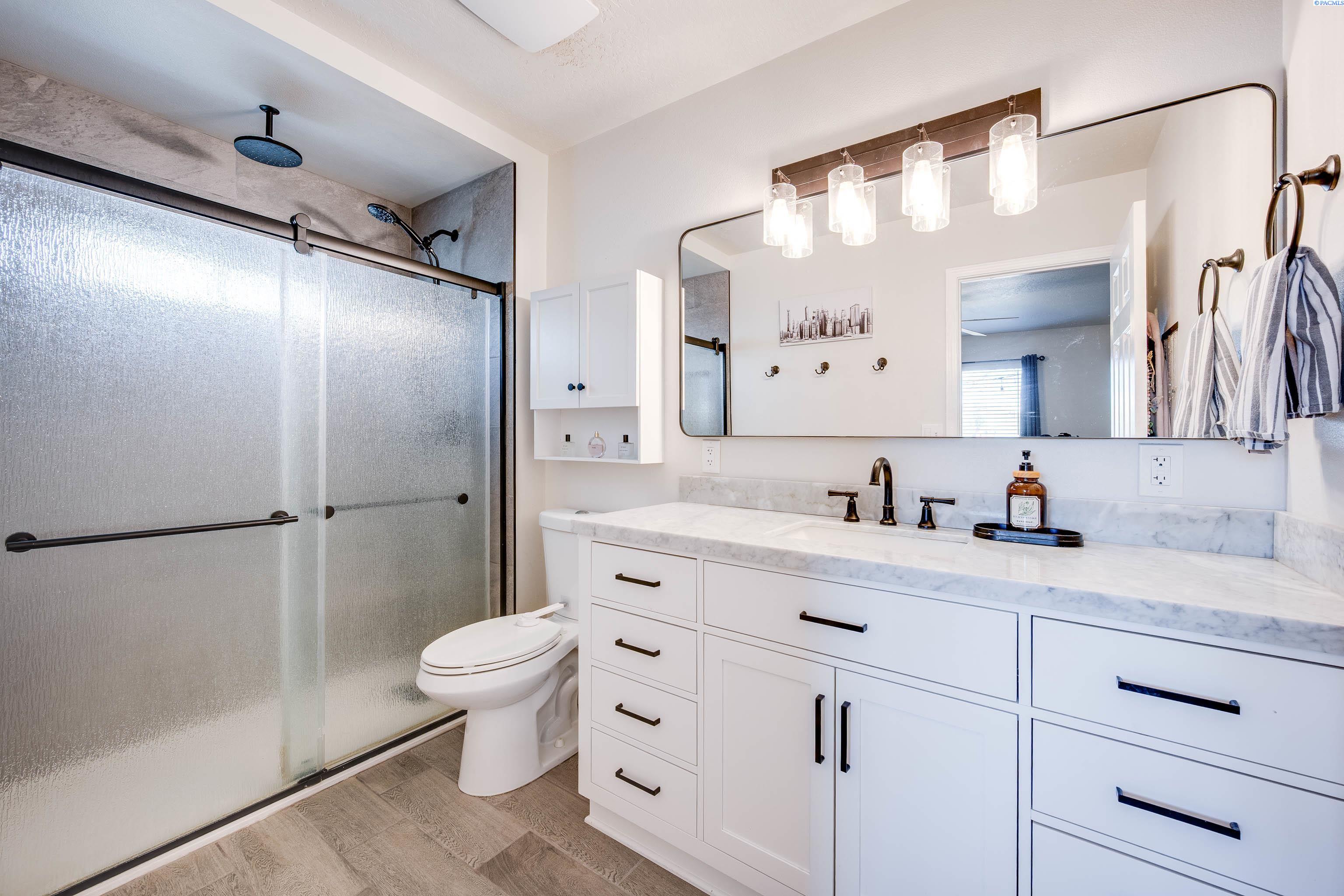 380 NW Terre View Dr