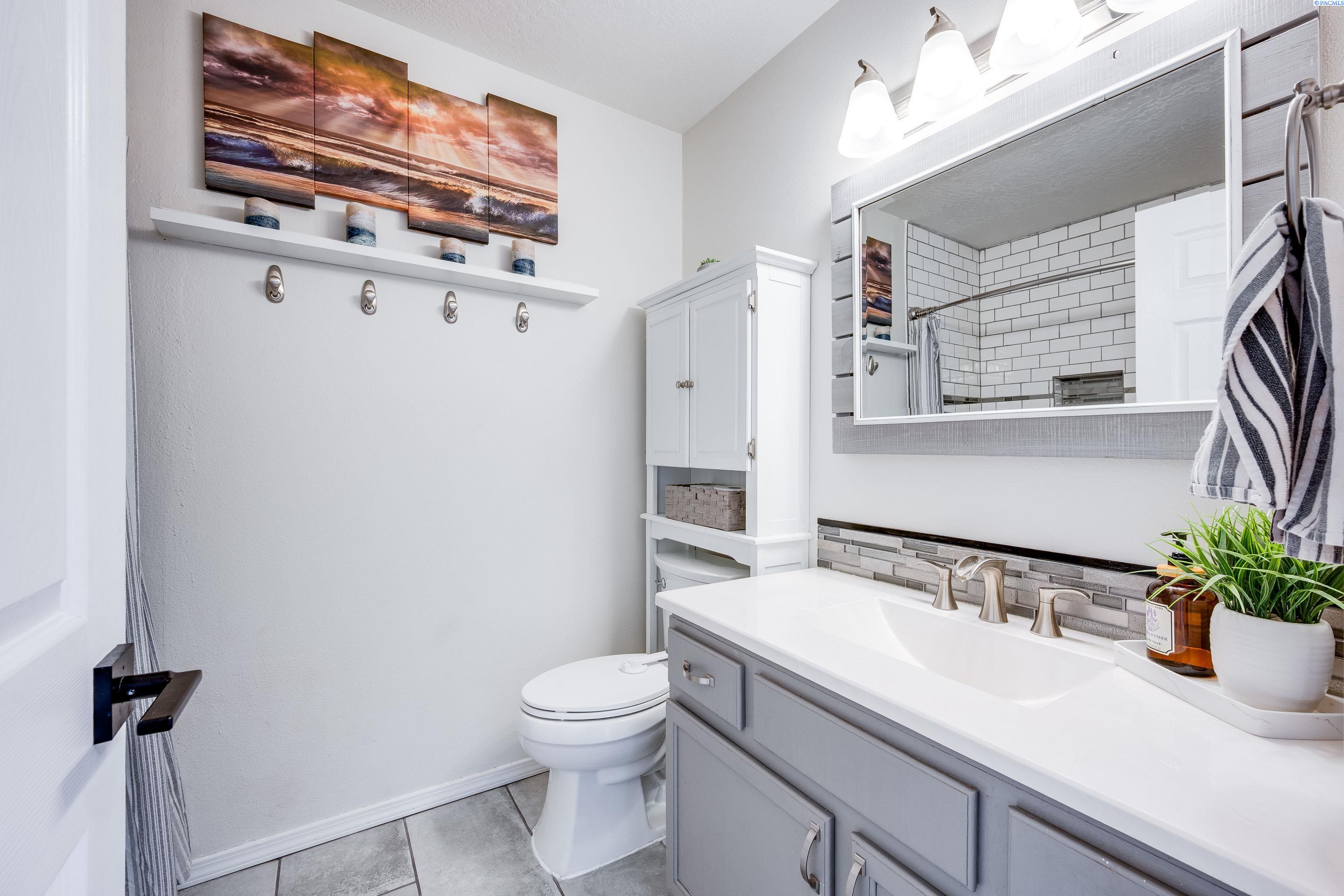 380 NW Terre View Dr