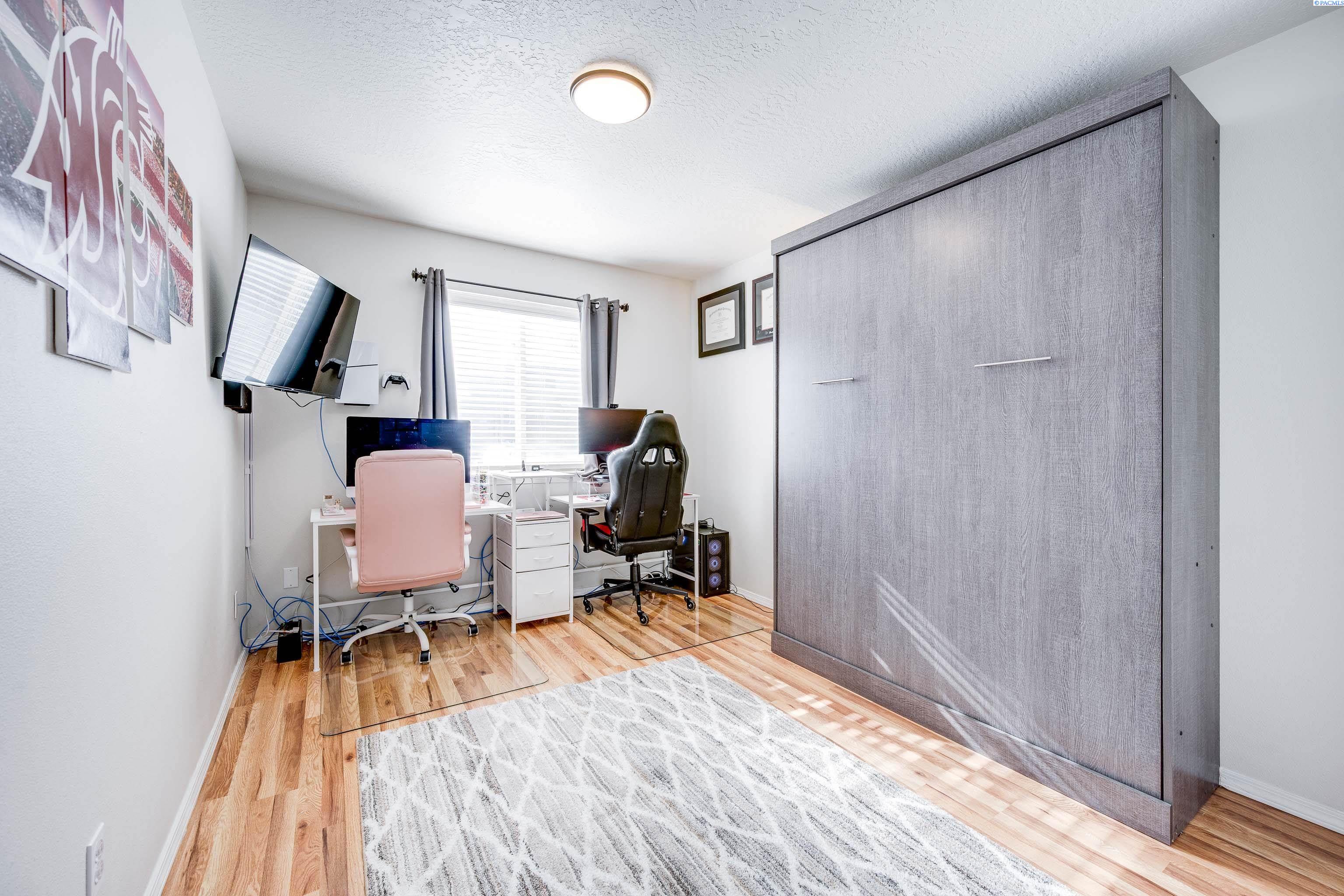 380 NW Terre View Dr