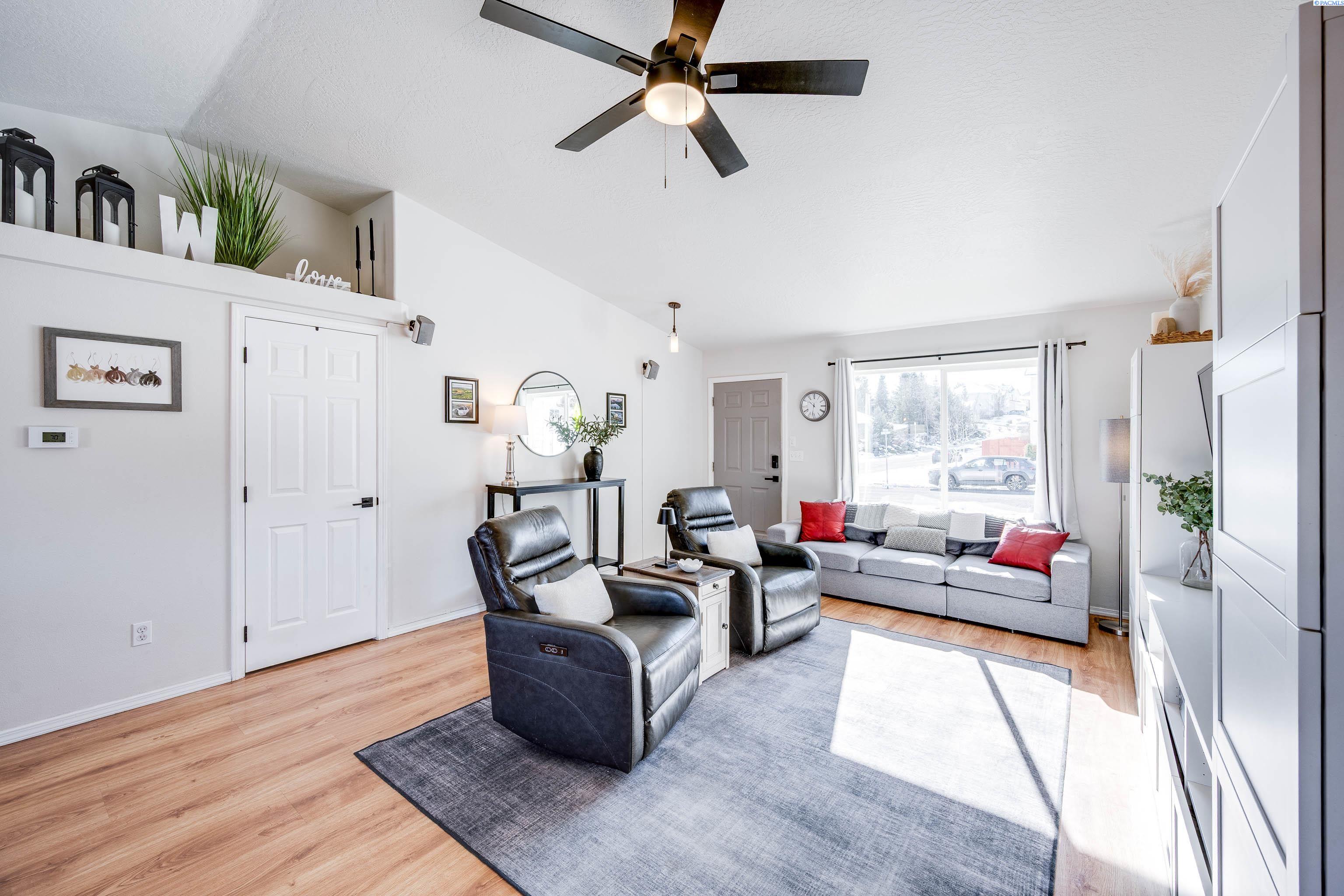 380 NW Terre View Dr