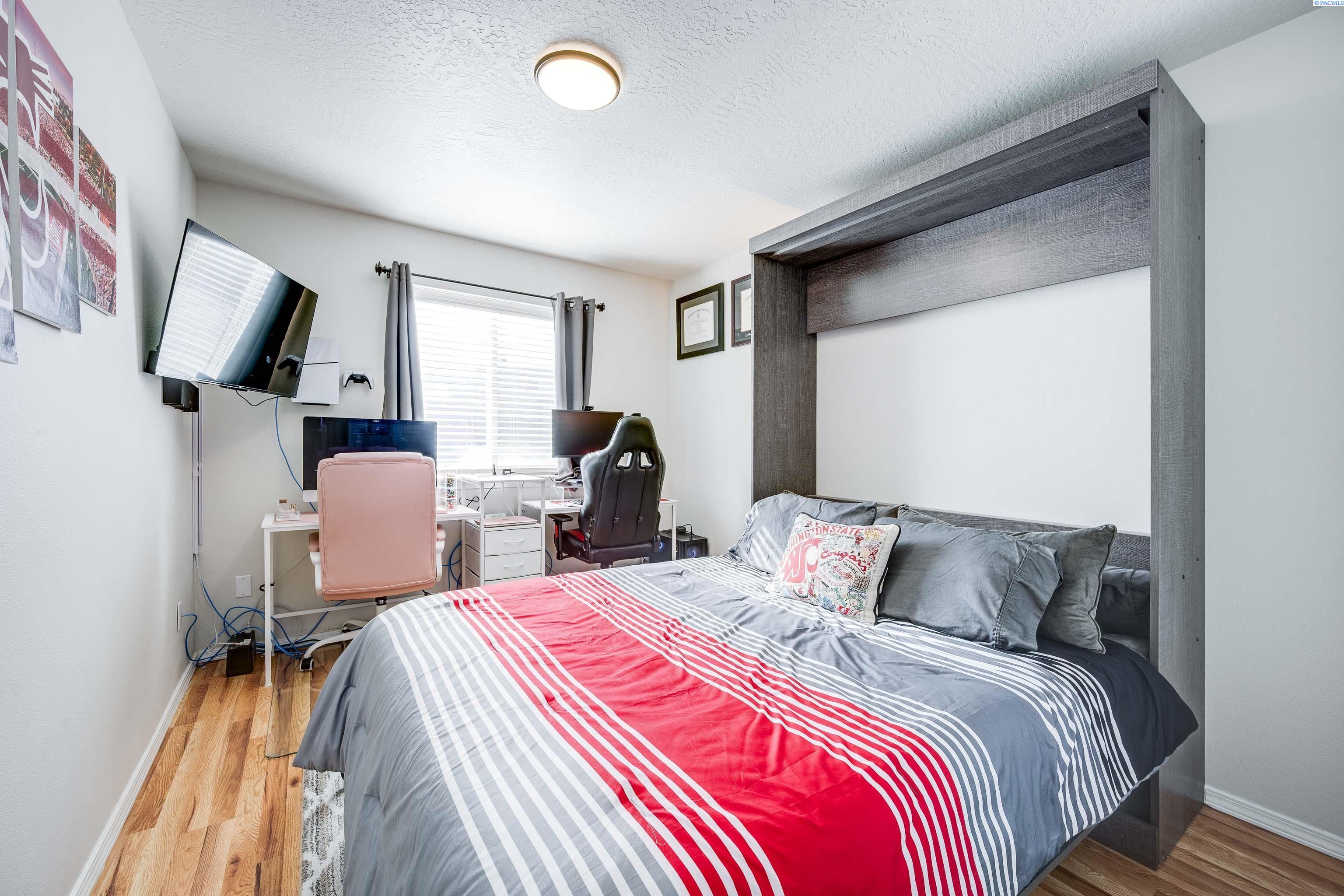 380 NW Terre View Dr