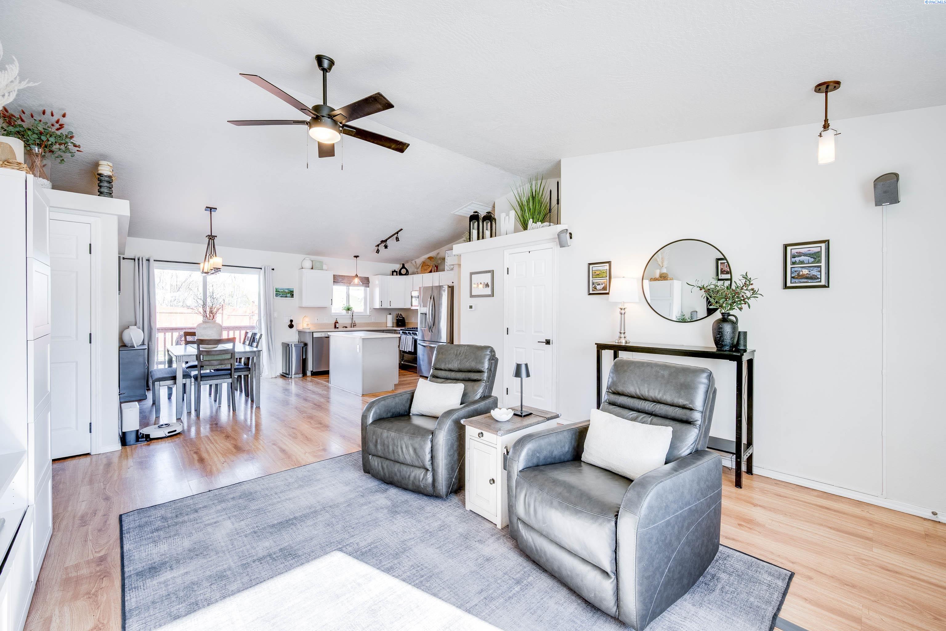 380 NW Terre View Dr