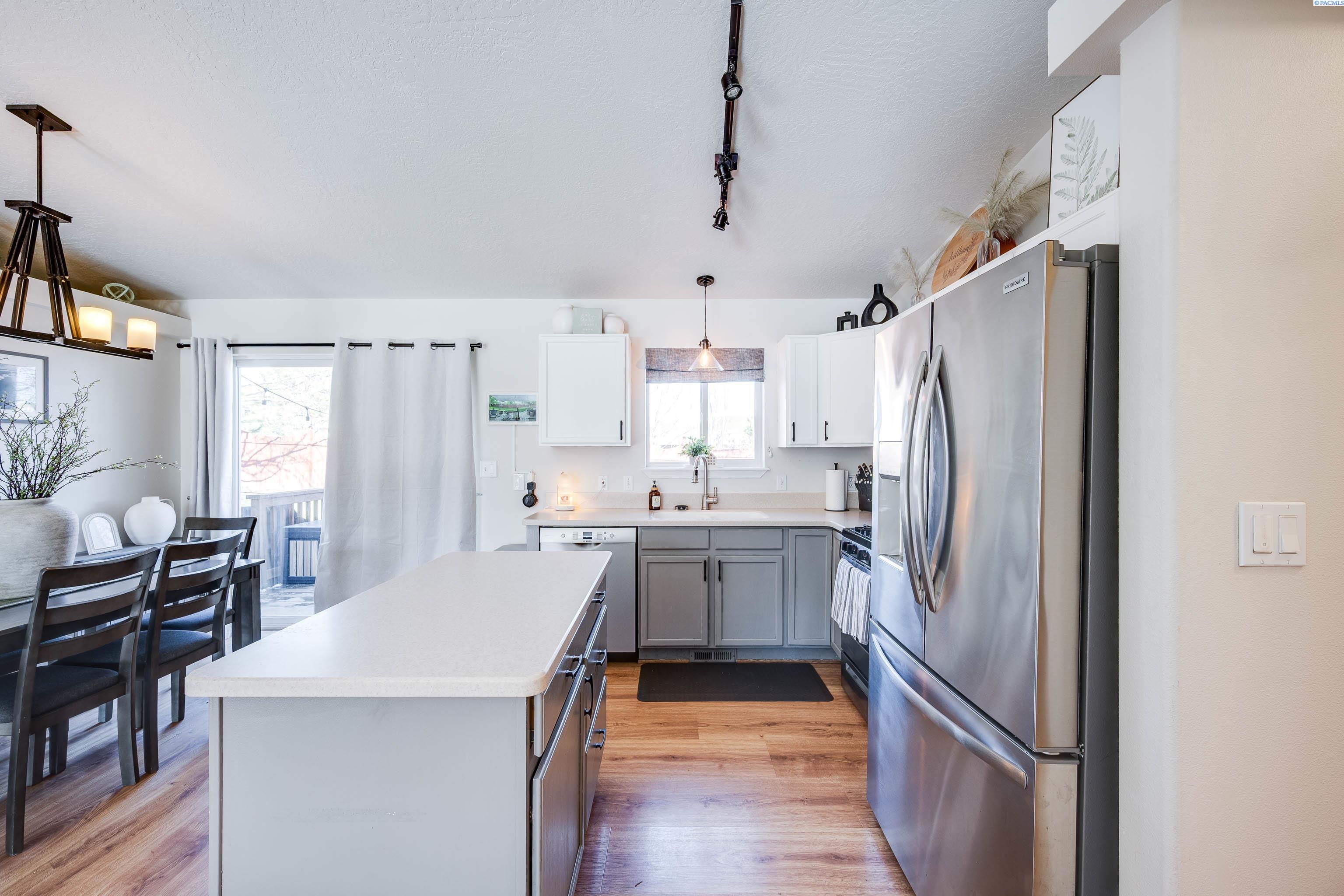 380 NW Terre View Dr