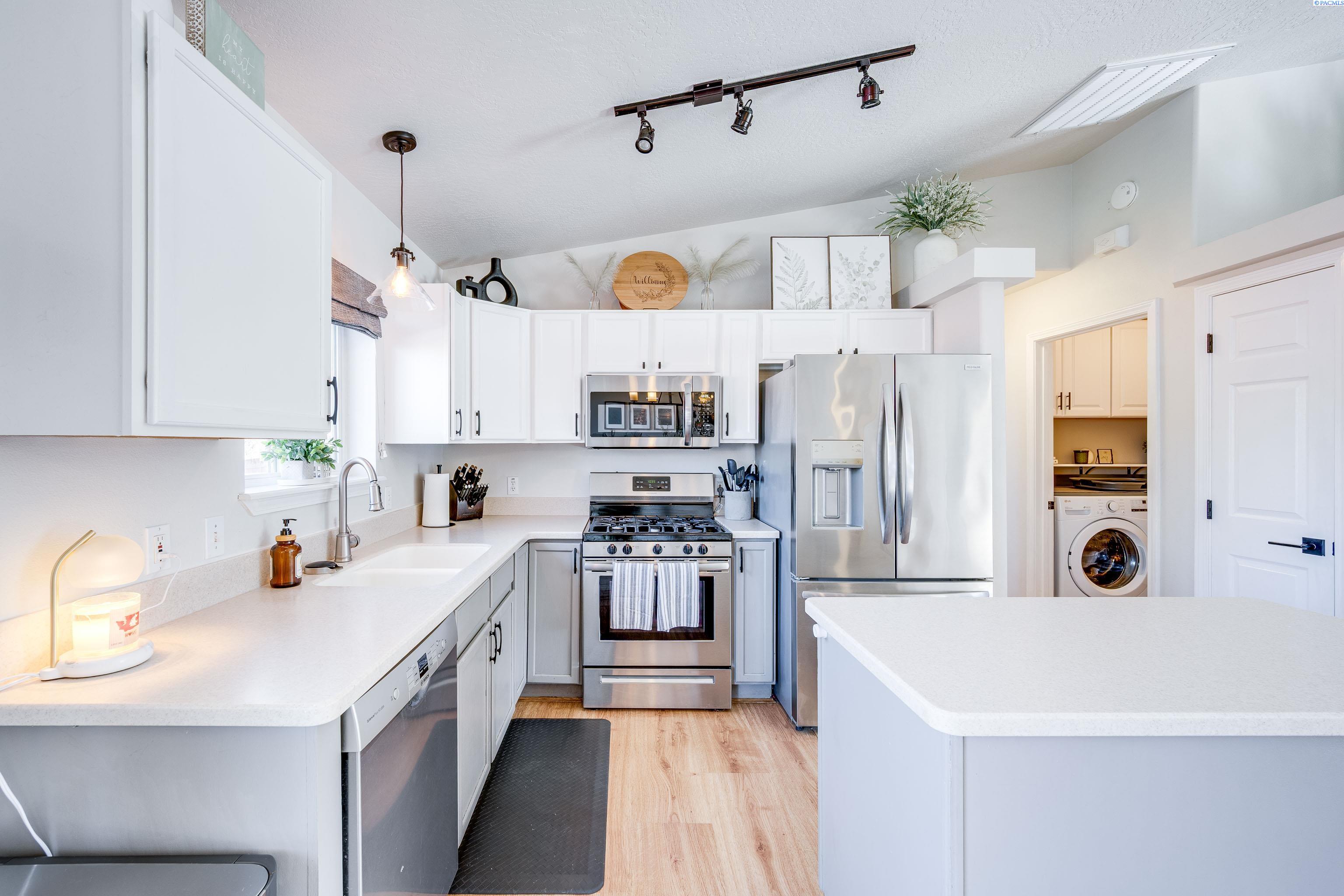 380 NW Terre View Dr