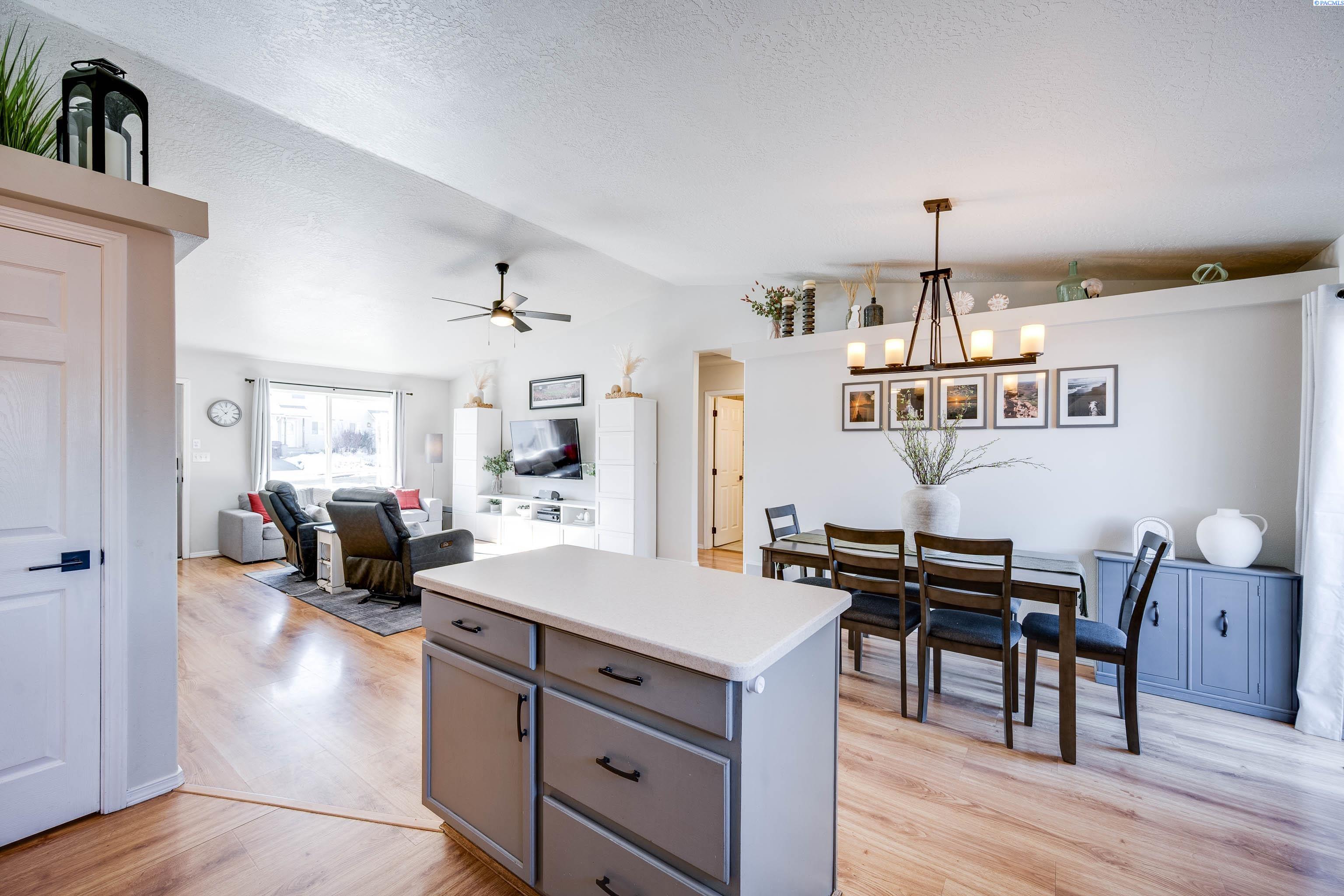 380 NW Terre View Dr