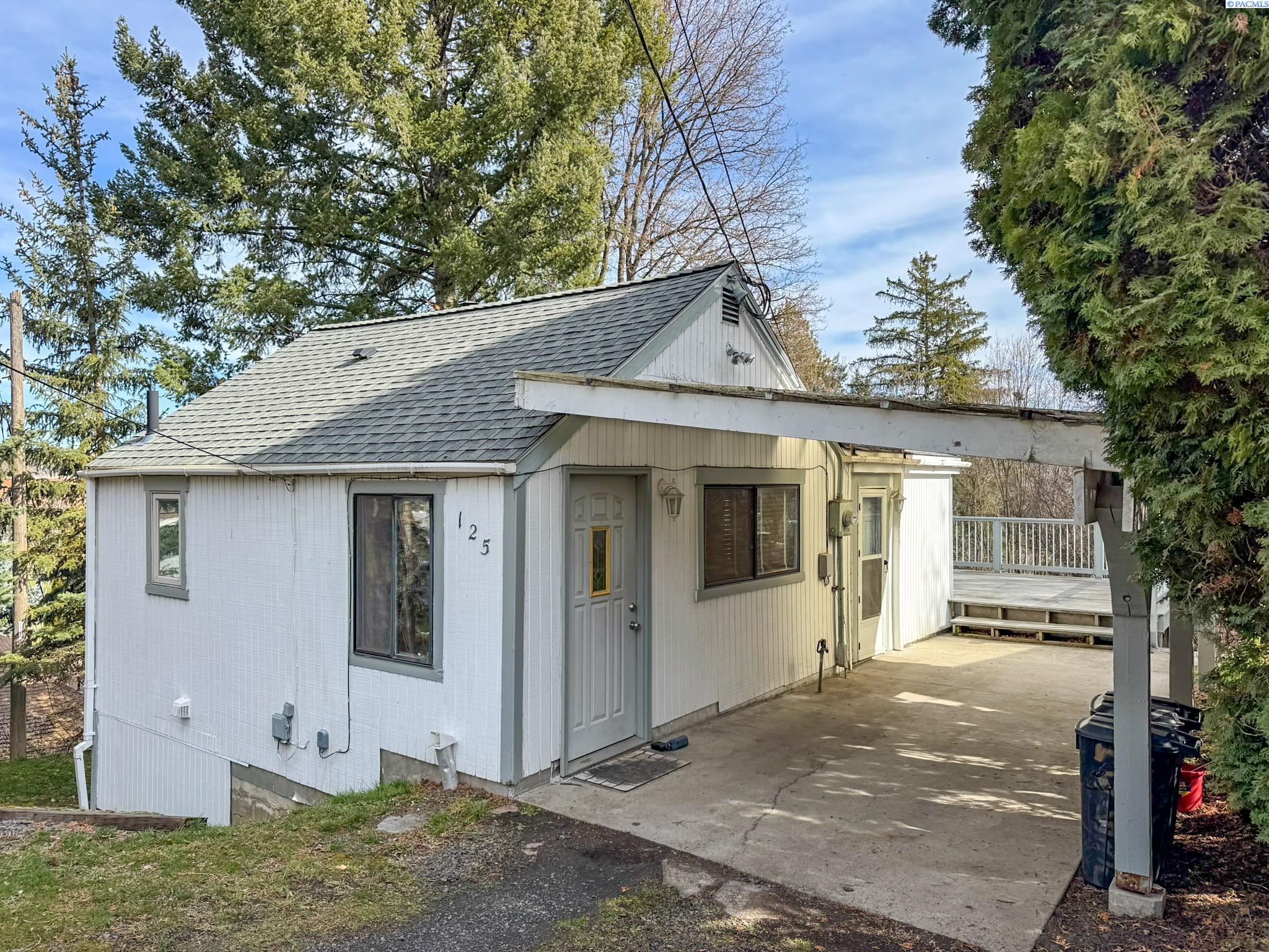 125 SW State St.