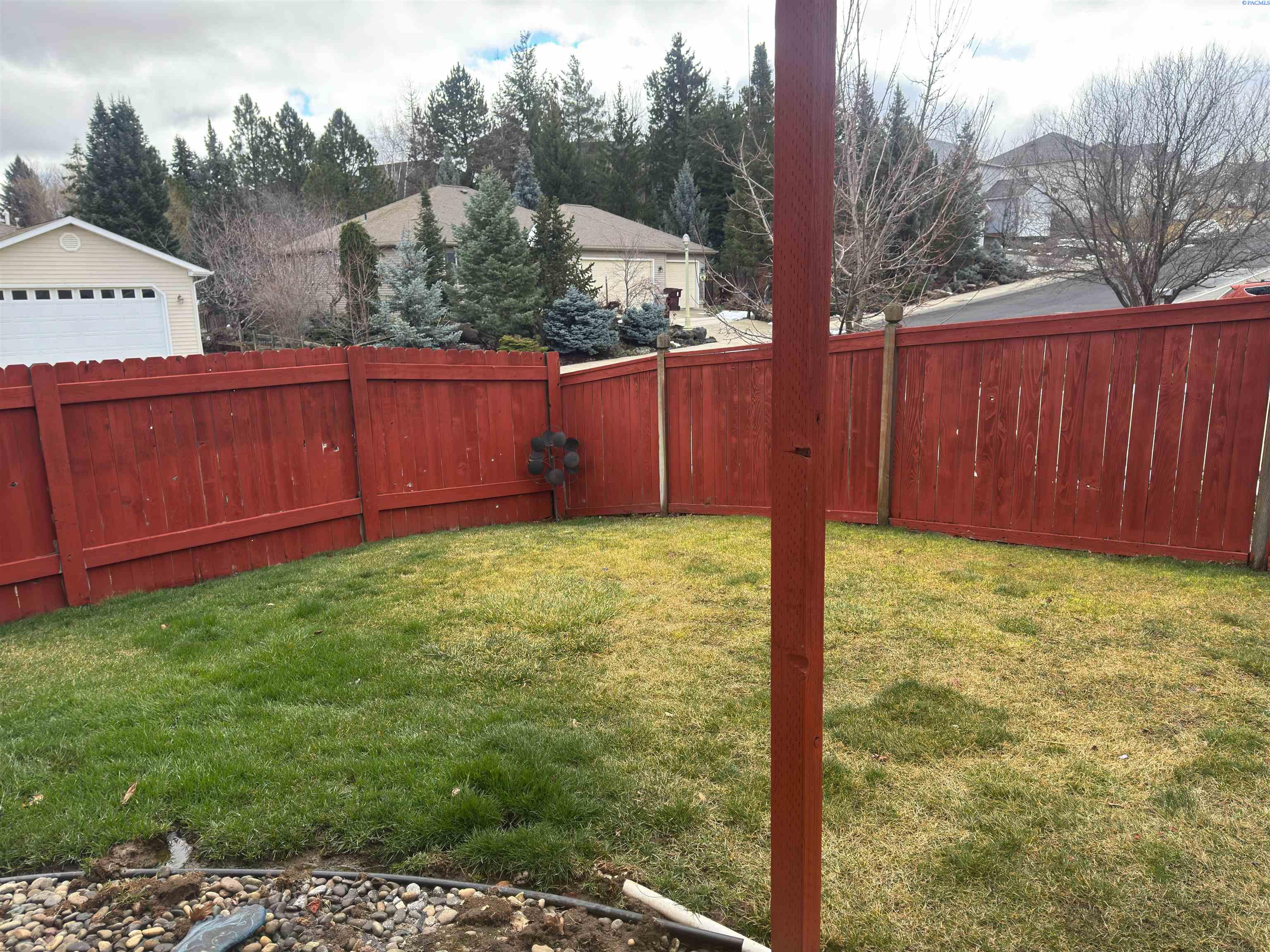 405 NW Terre View Dr