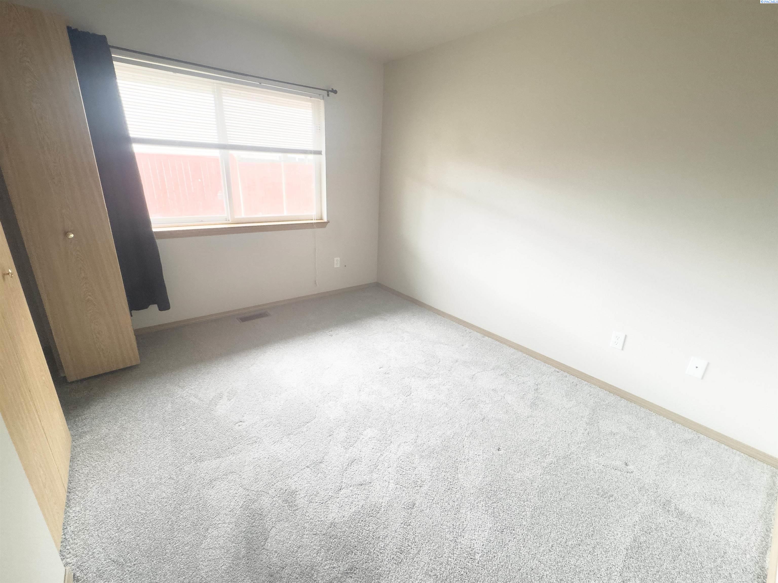 405 NW Terre View Dr