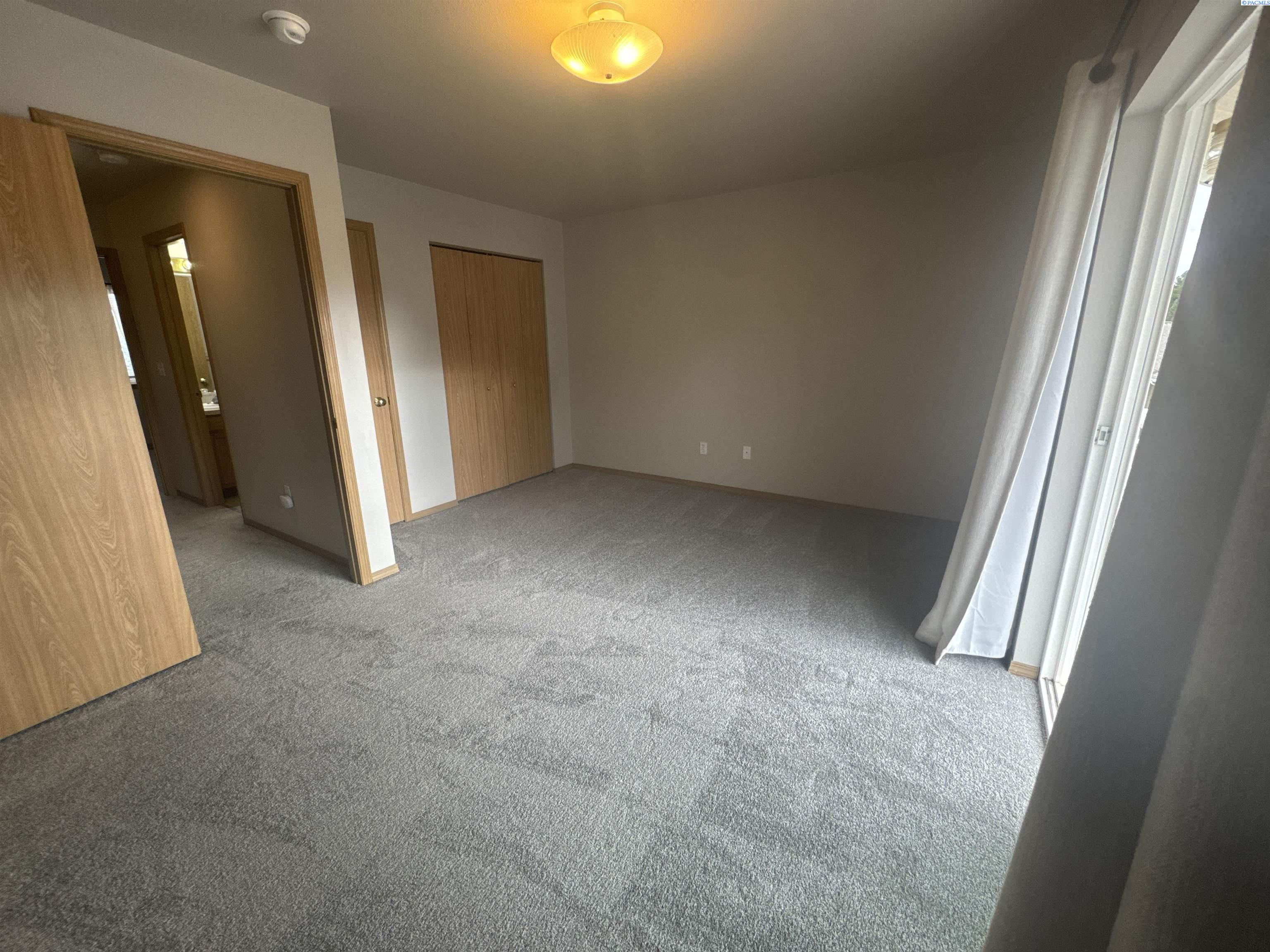 405 NW Terre View Dr