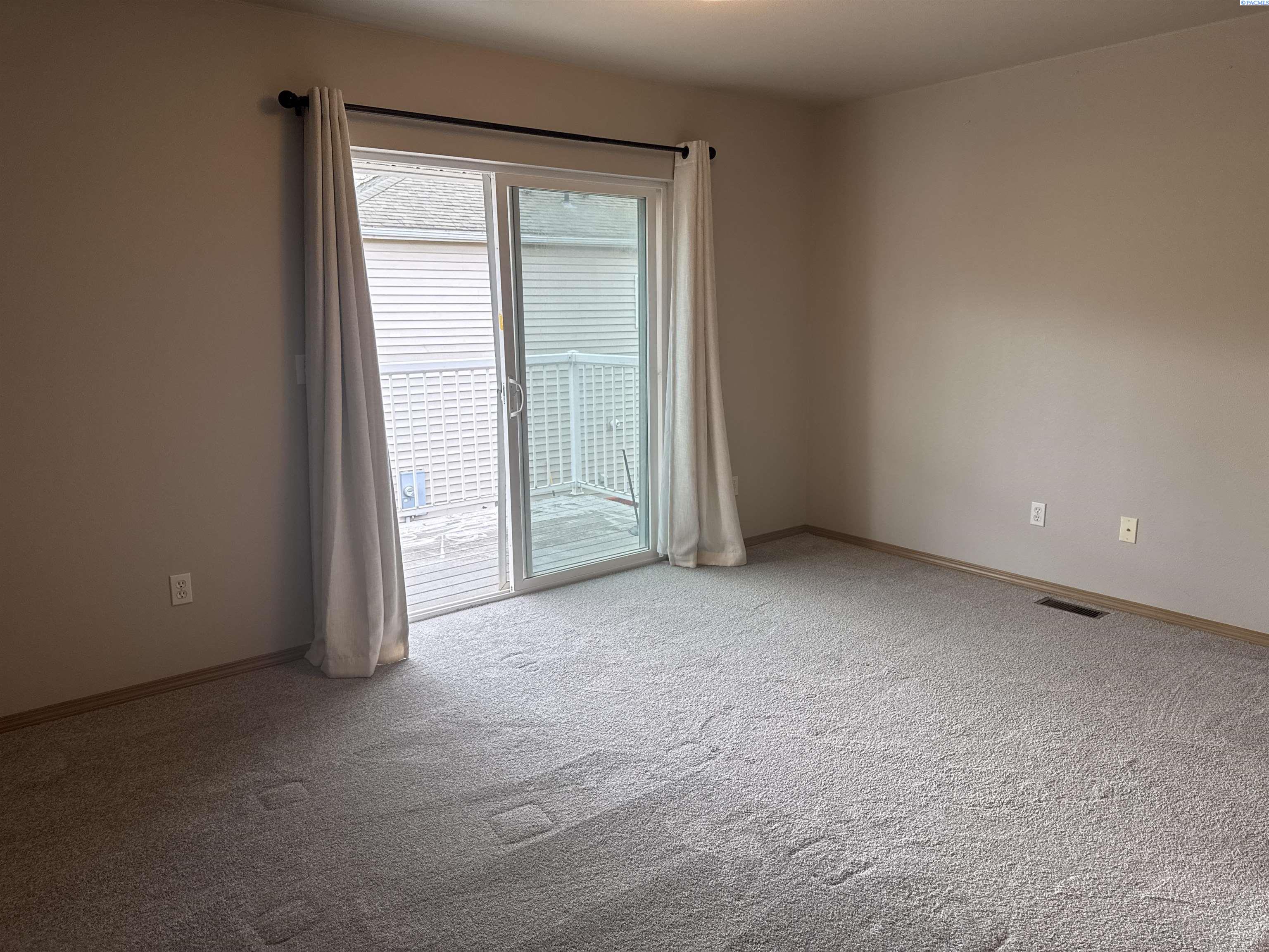 405 NW Terre View Dr