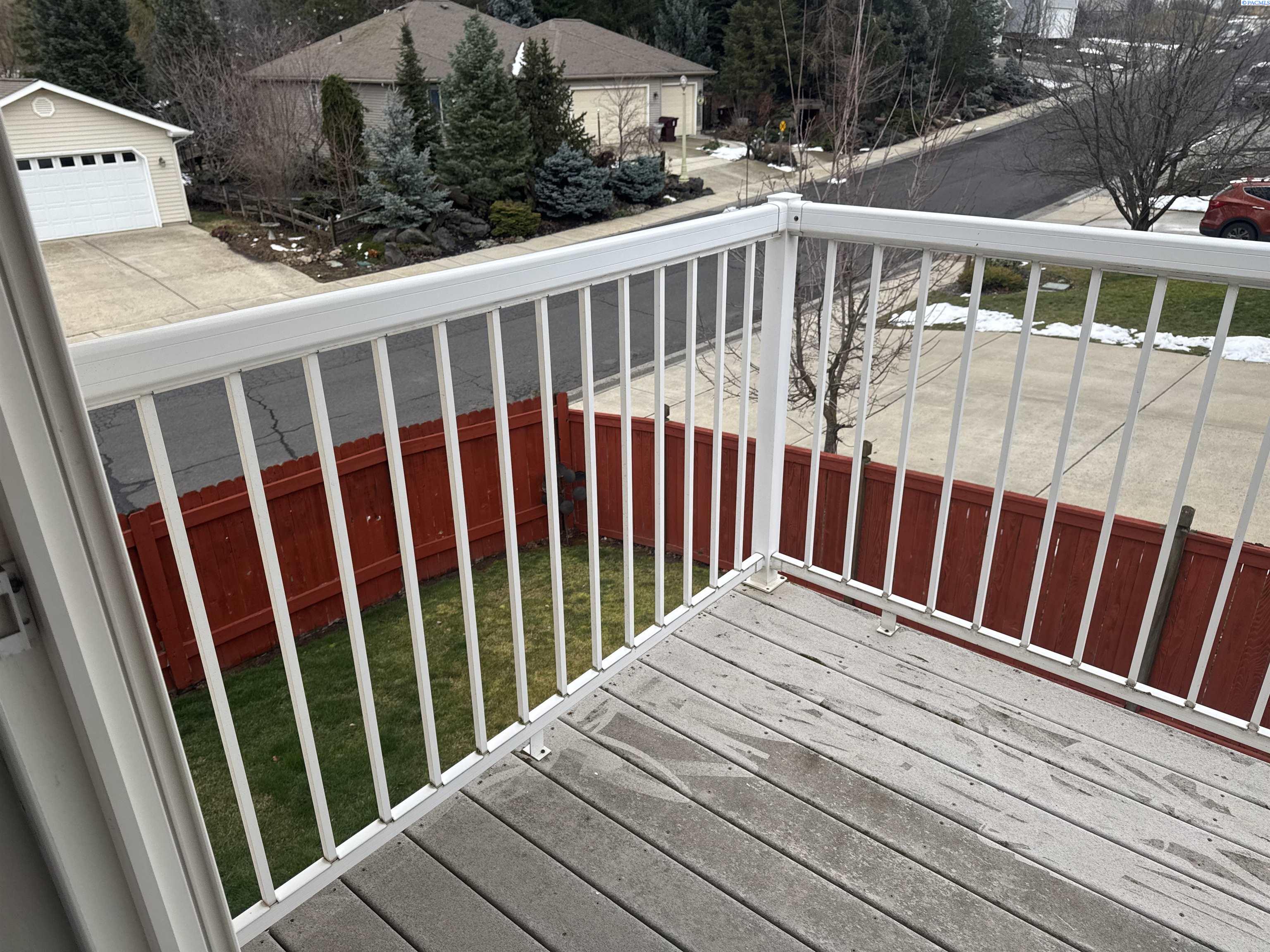 405 NW Terre View Dr