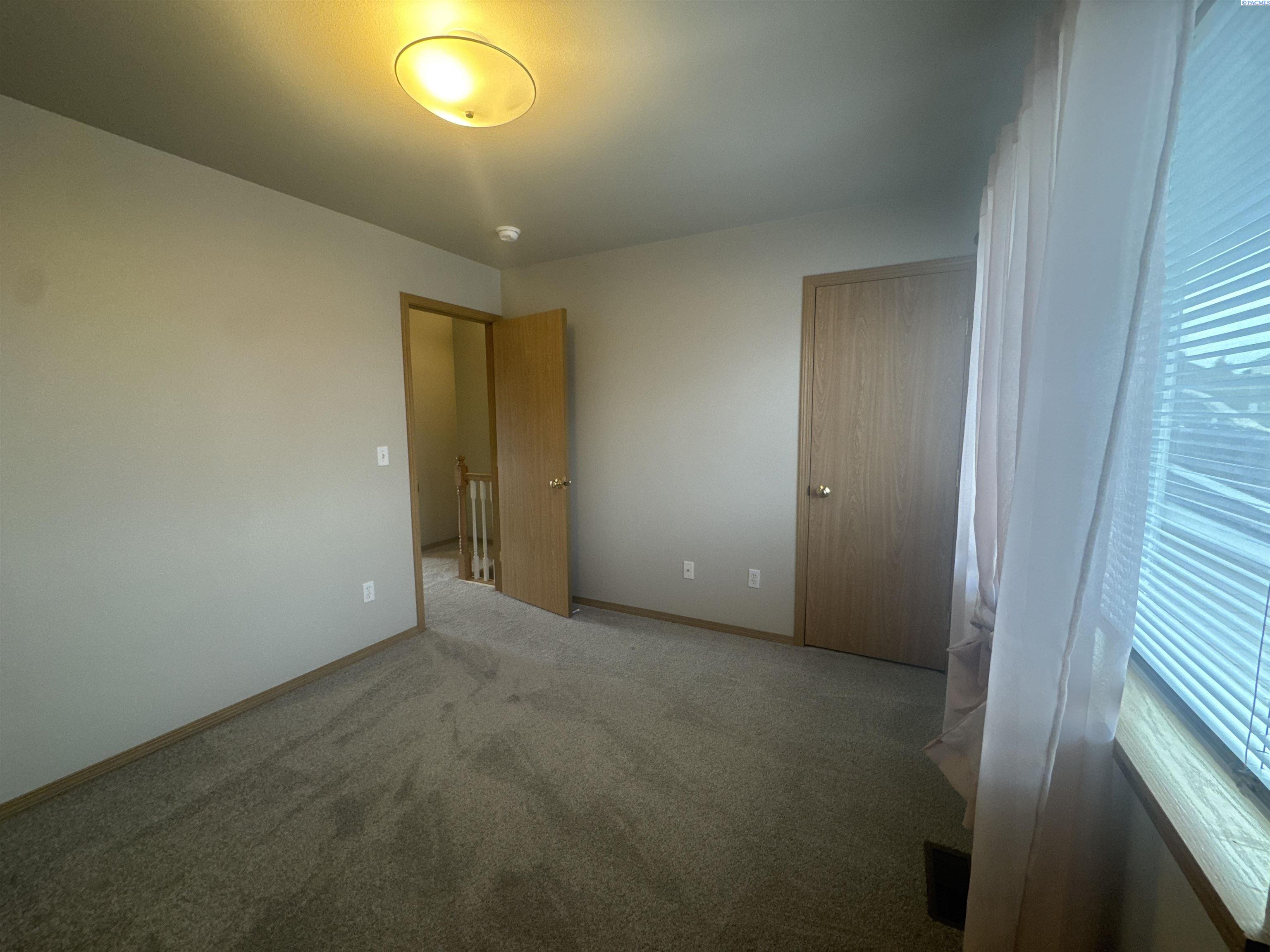 405 NW Terre View Dr