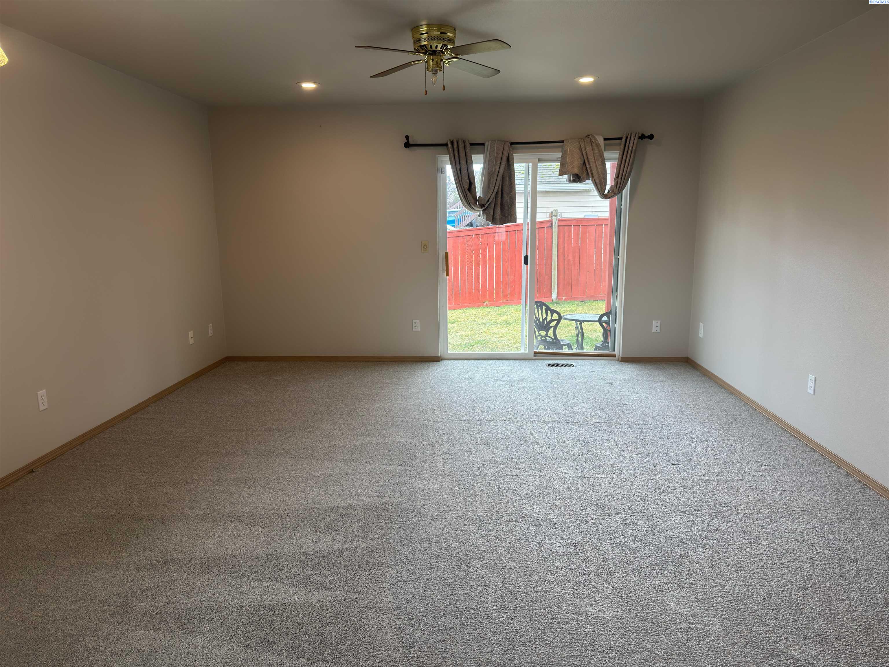 405 NW Terre View Dr