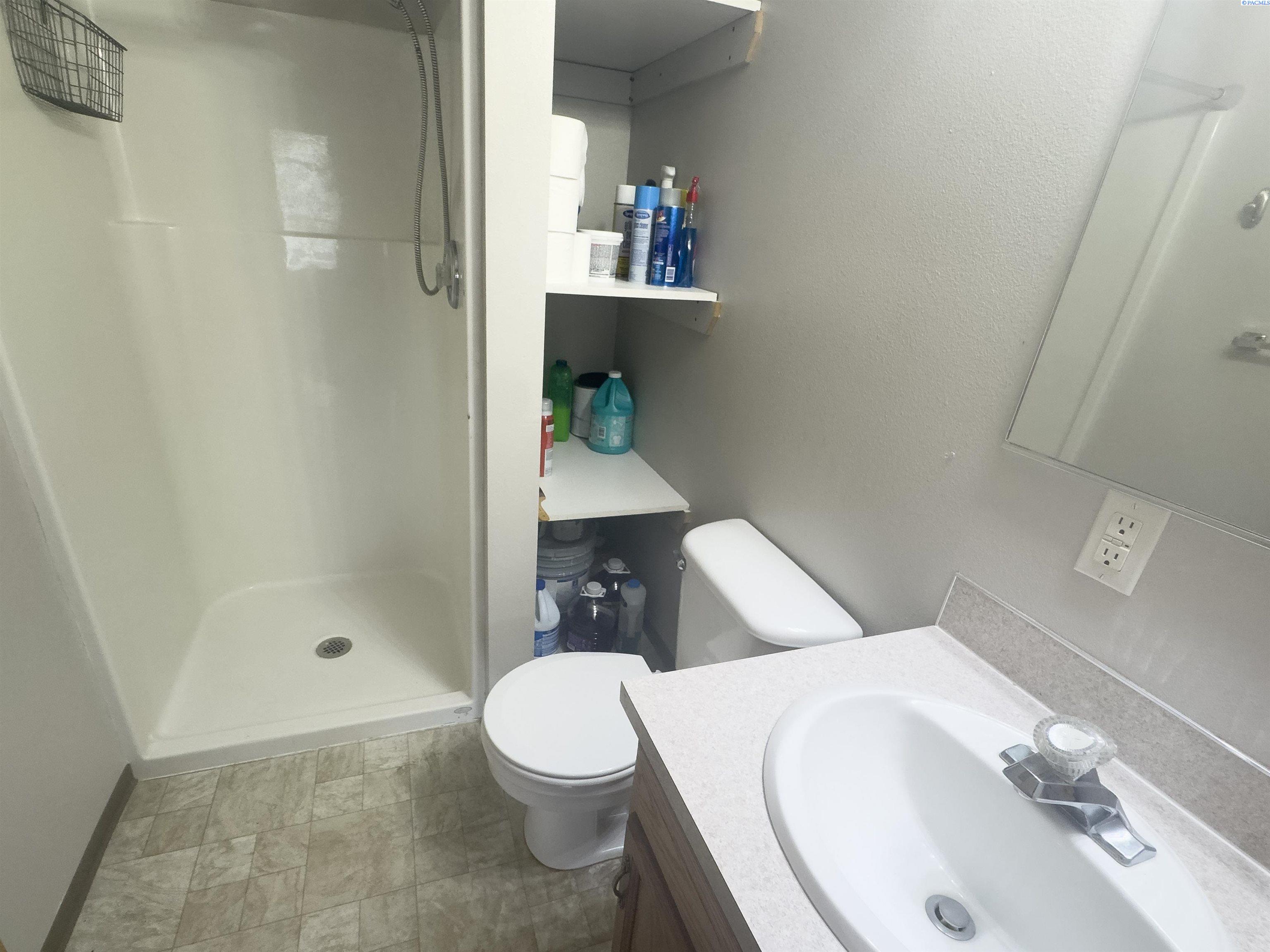 405 NW Terre View Dr