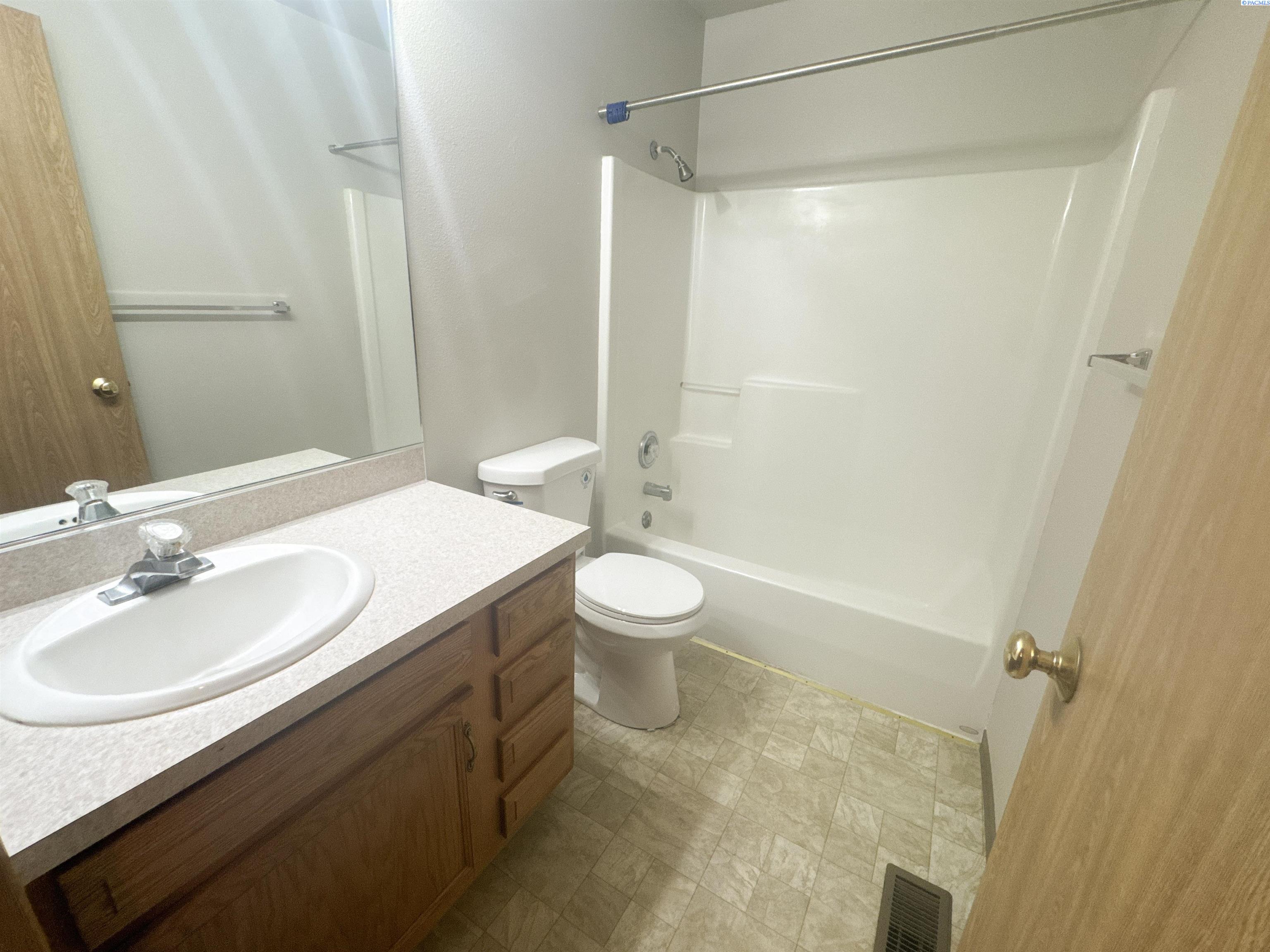 405 NW Terre View Dr