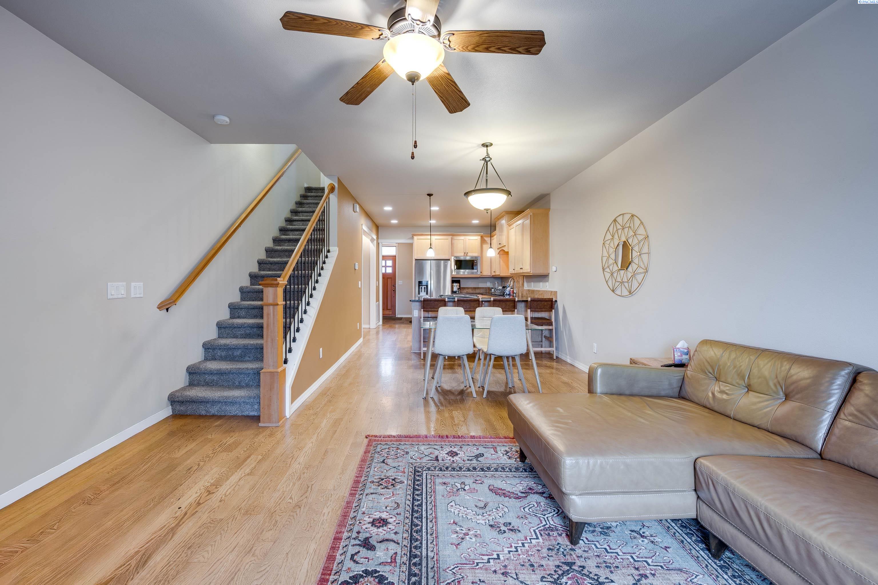 715 NE Oak Condo B