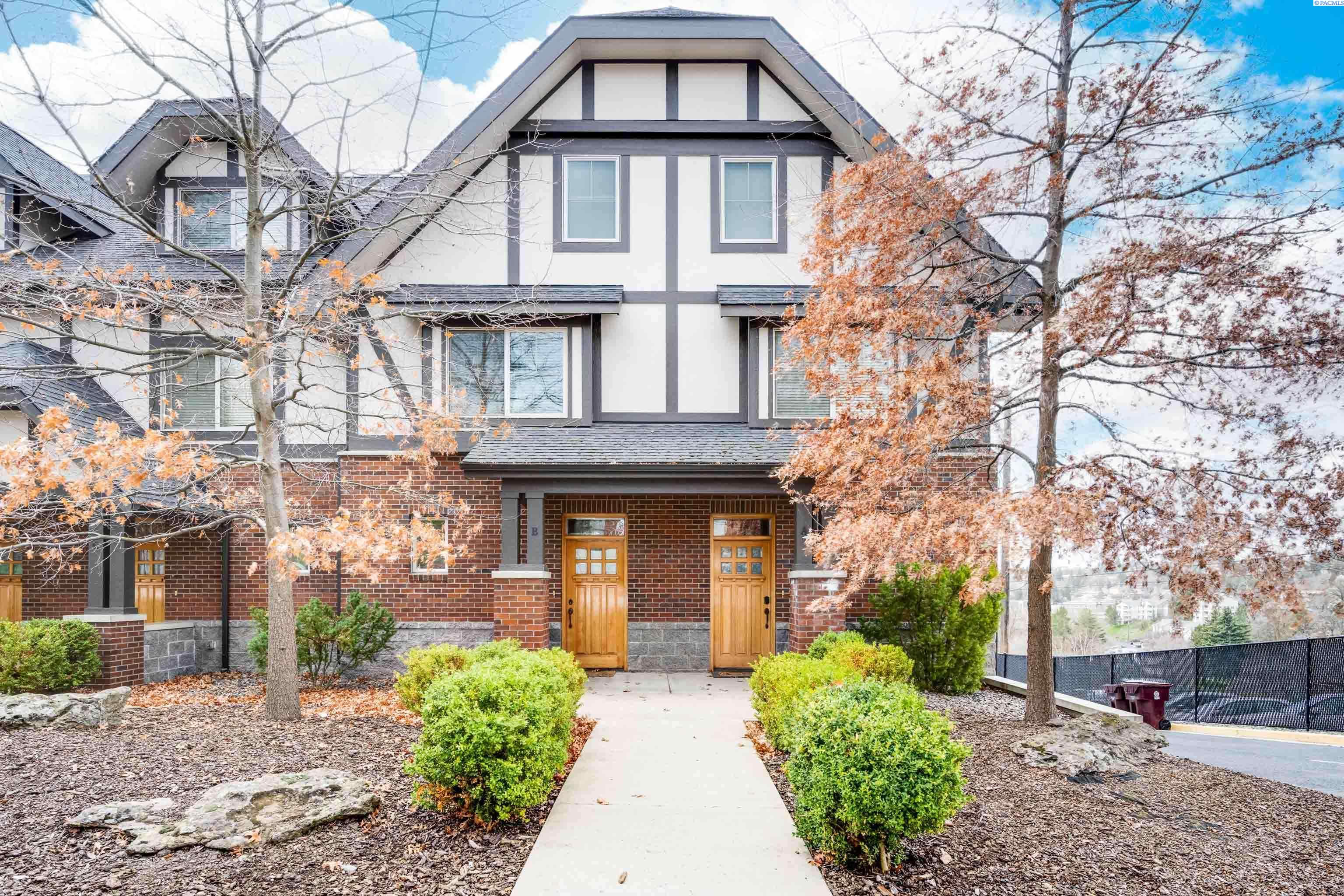 715 NE Oak Condo B
