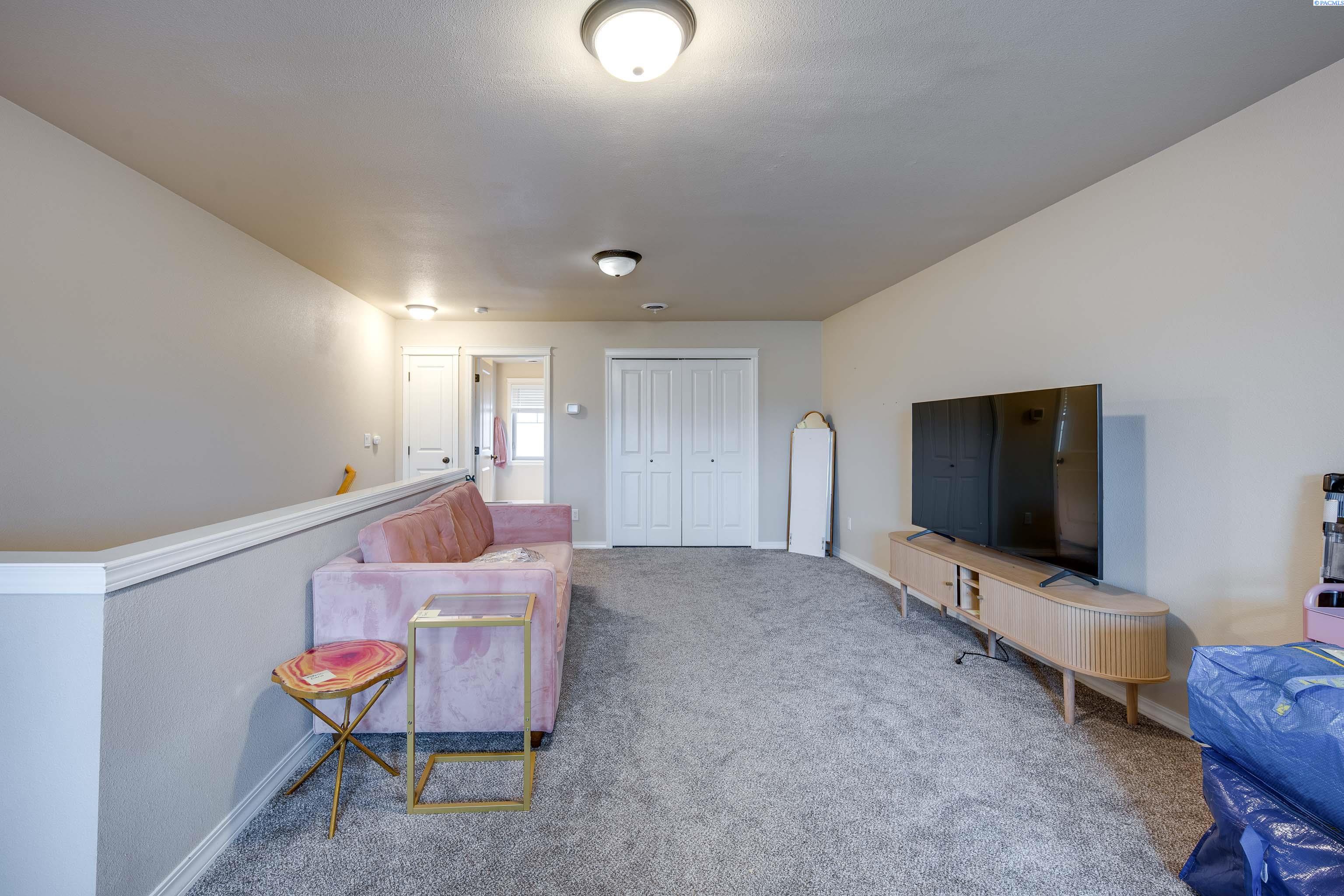 715 NE Oak Condo B