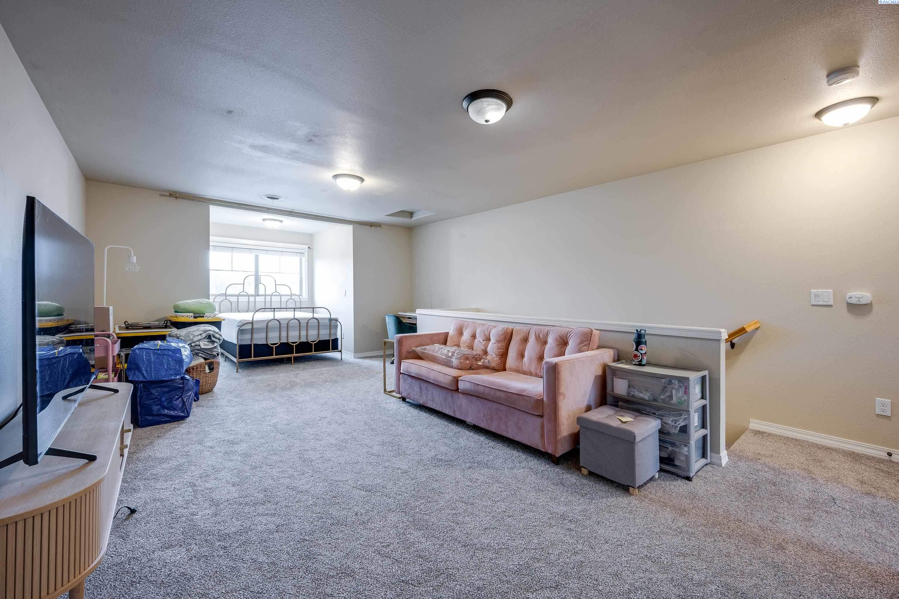 715 NE Oak Condo B