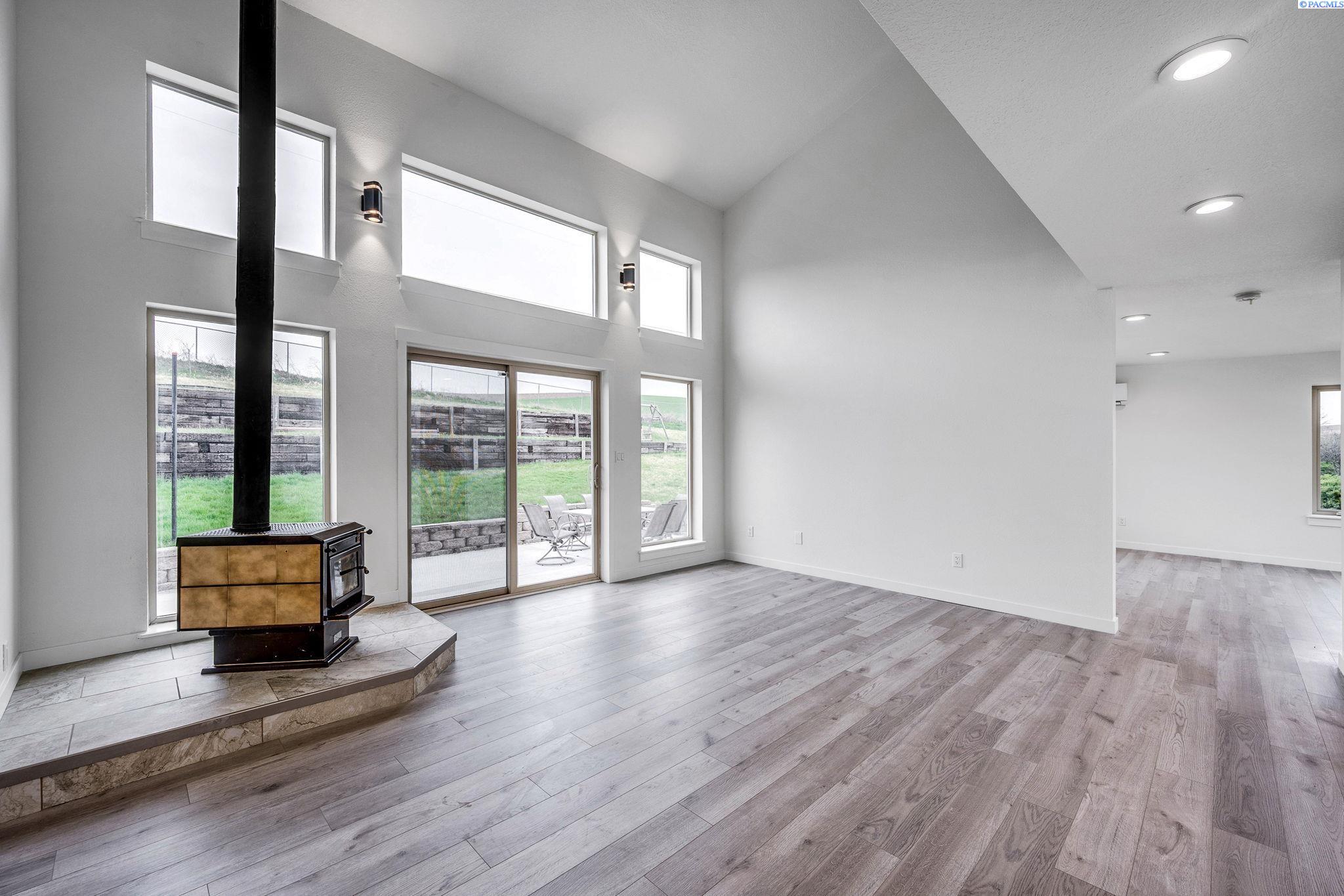 1890 SE Johnson Avenue