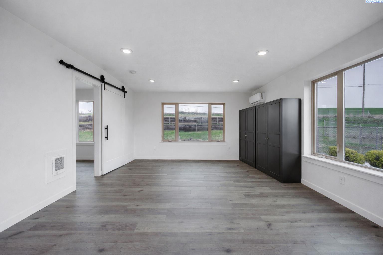 1890 SE Johnson Avenue