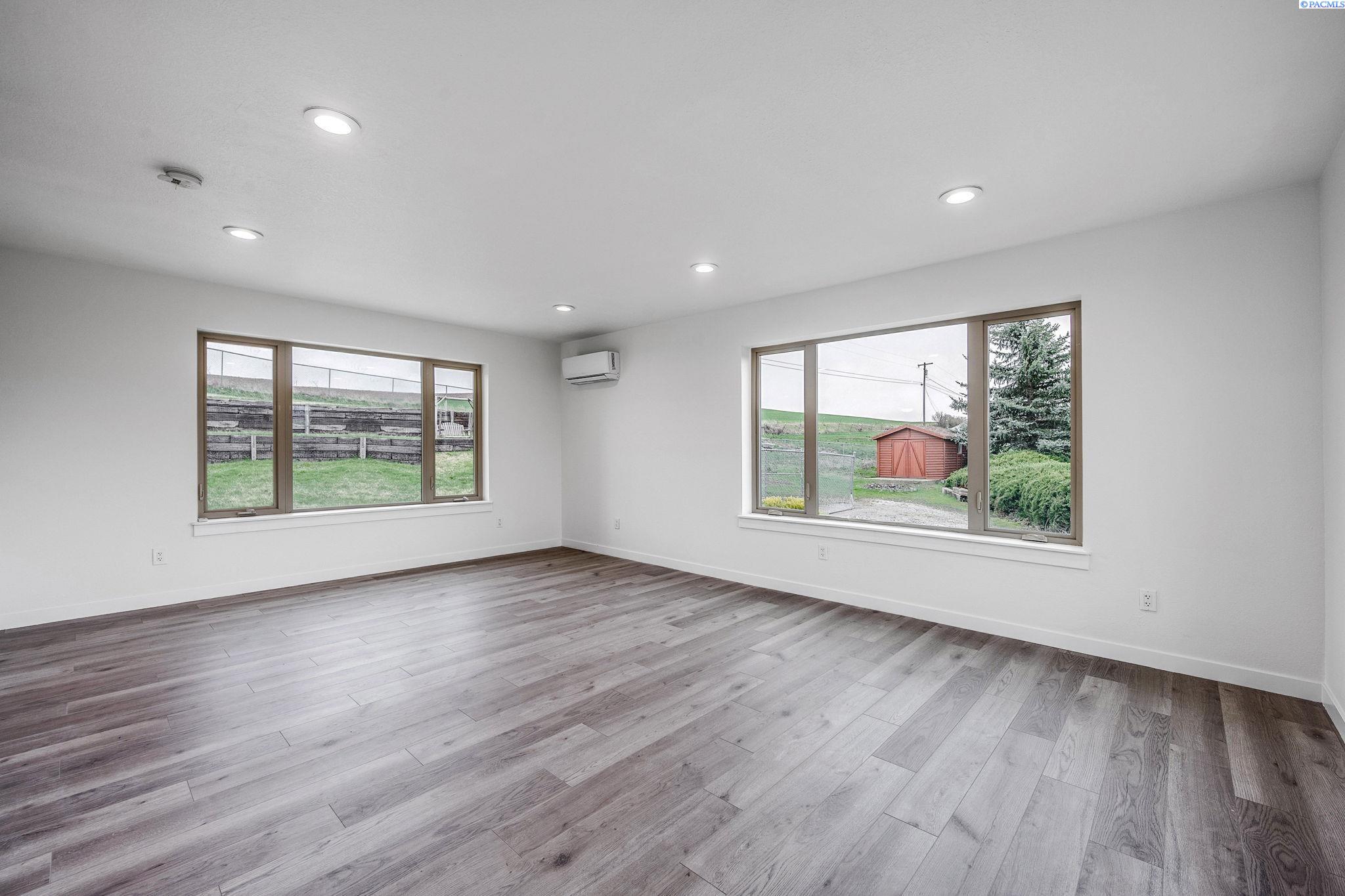 1890 SE Johnson Avenue