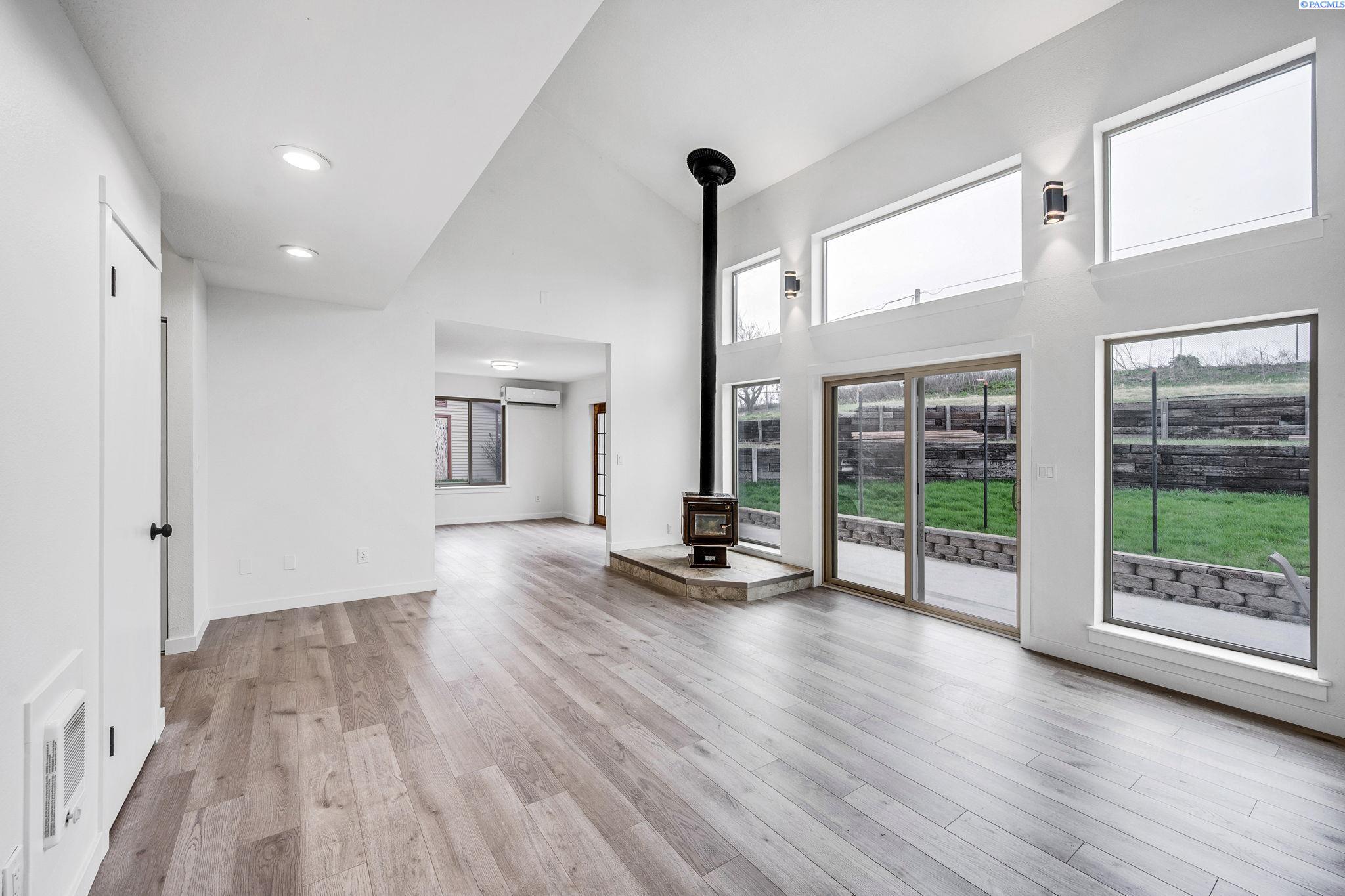 1890 SE Johnson Avenue