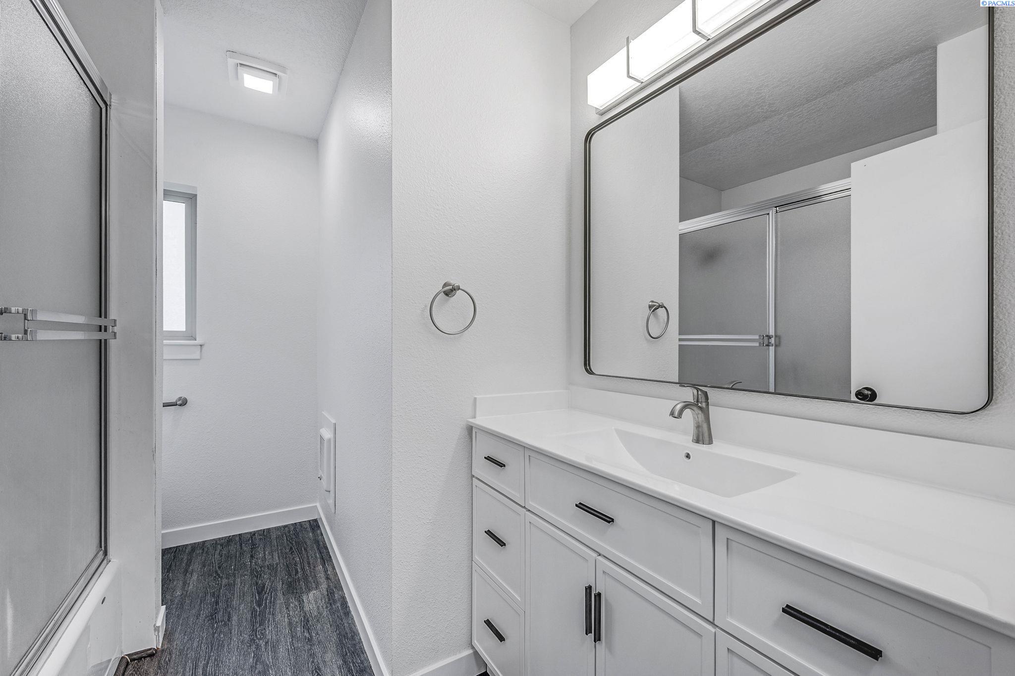 1890 SE Johnson Avenue