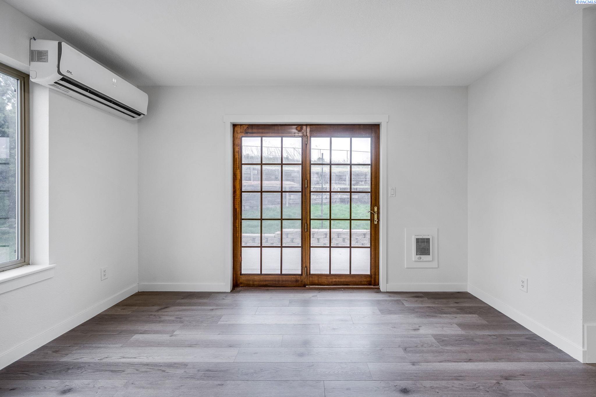 1890 SE Johnson Avenue