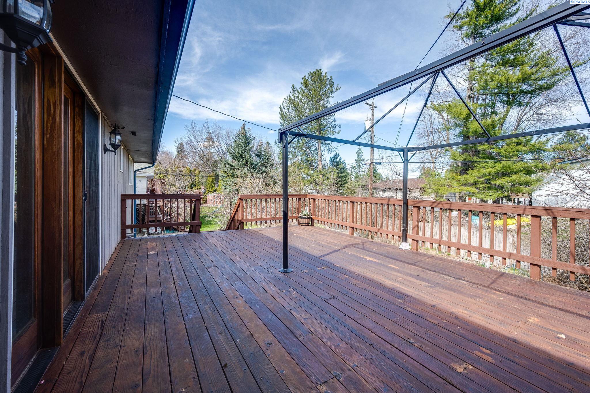 1810 NW Deane Street