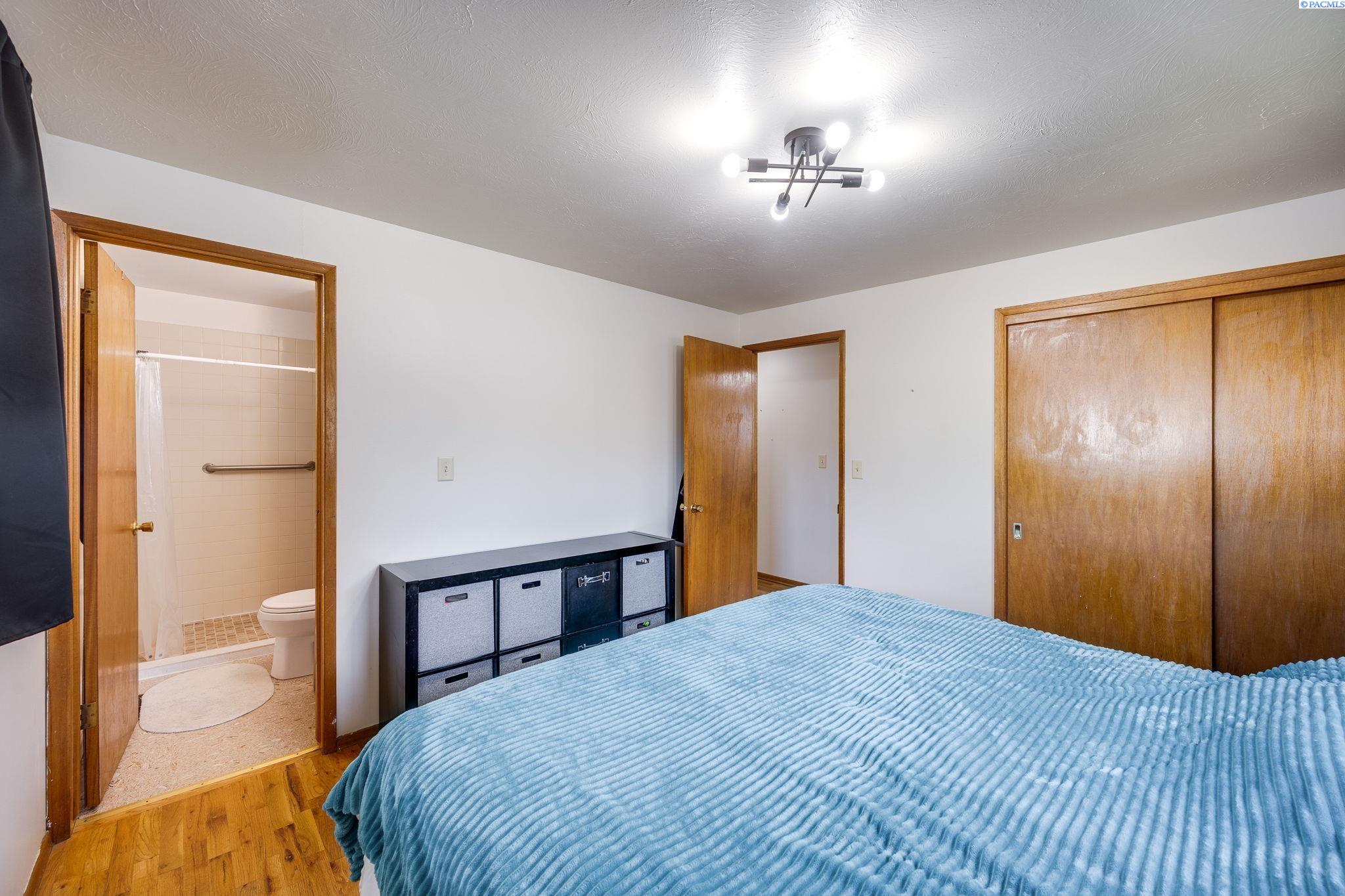 1810 NW Deane Street