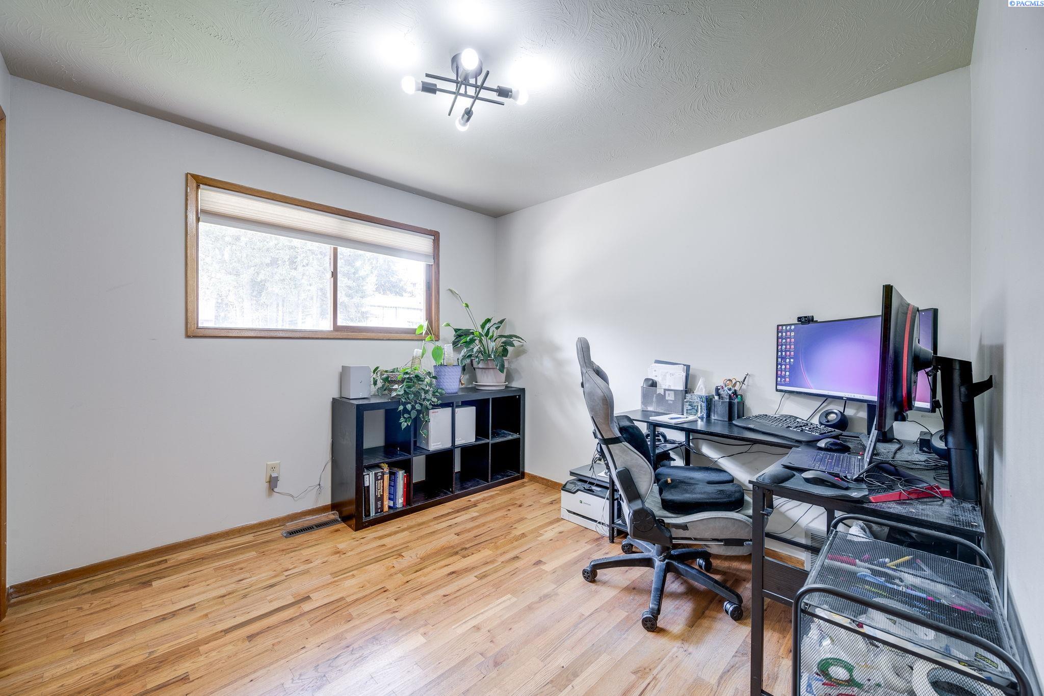 1810 NW Deane Street