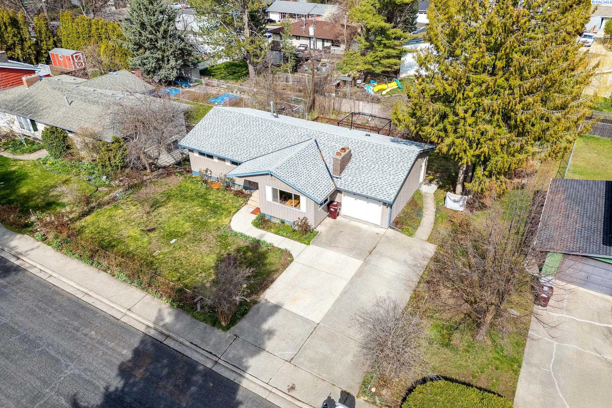 1810 NW Deane Street