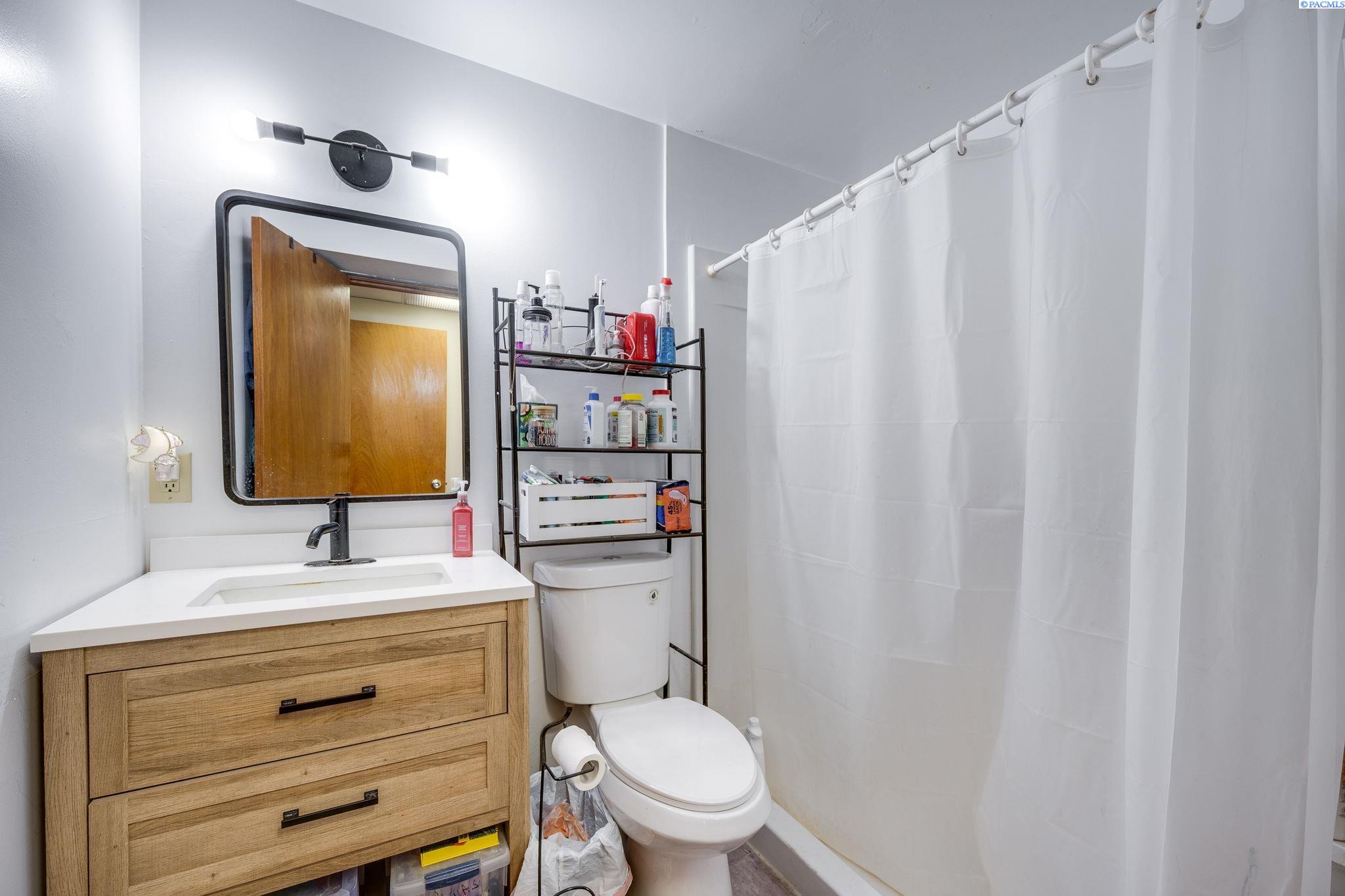 1810 NW Deane Street