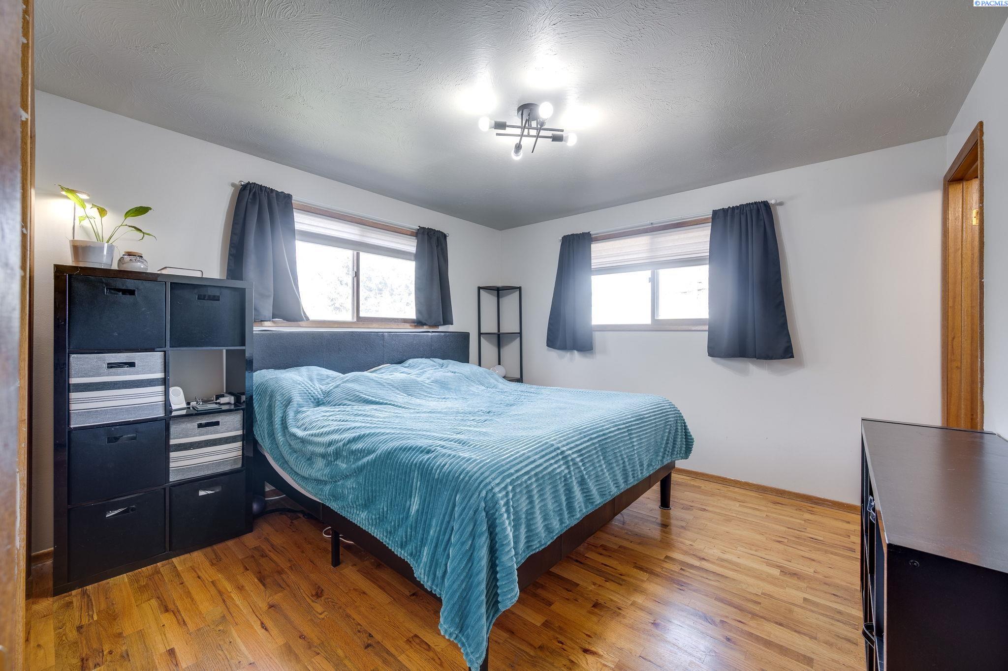 1810 NW Deane Street