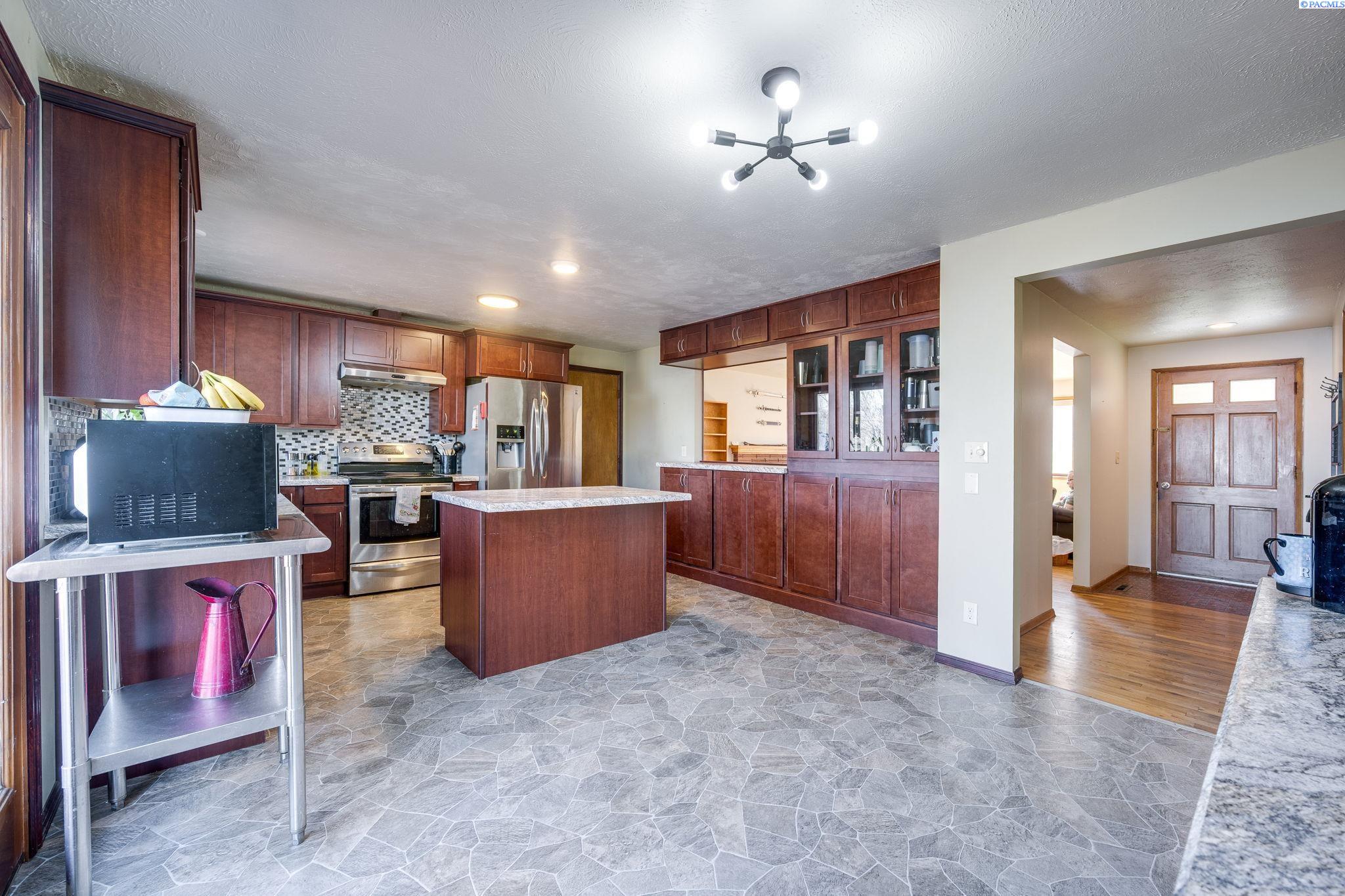 1810 NW Deane Street