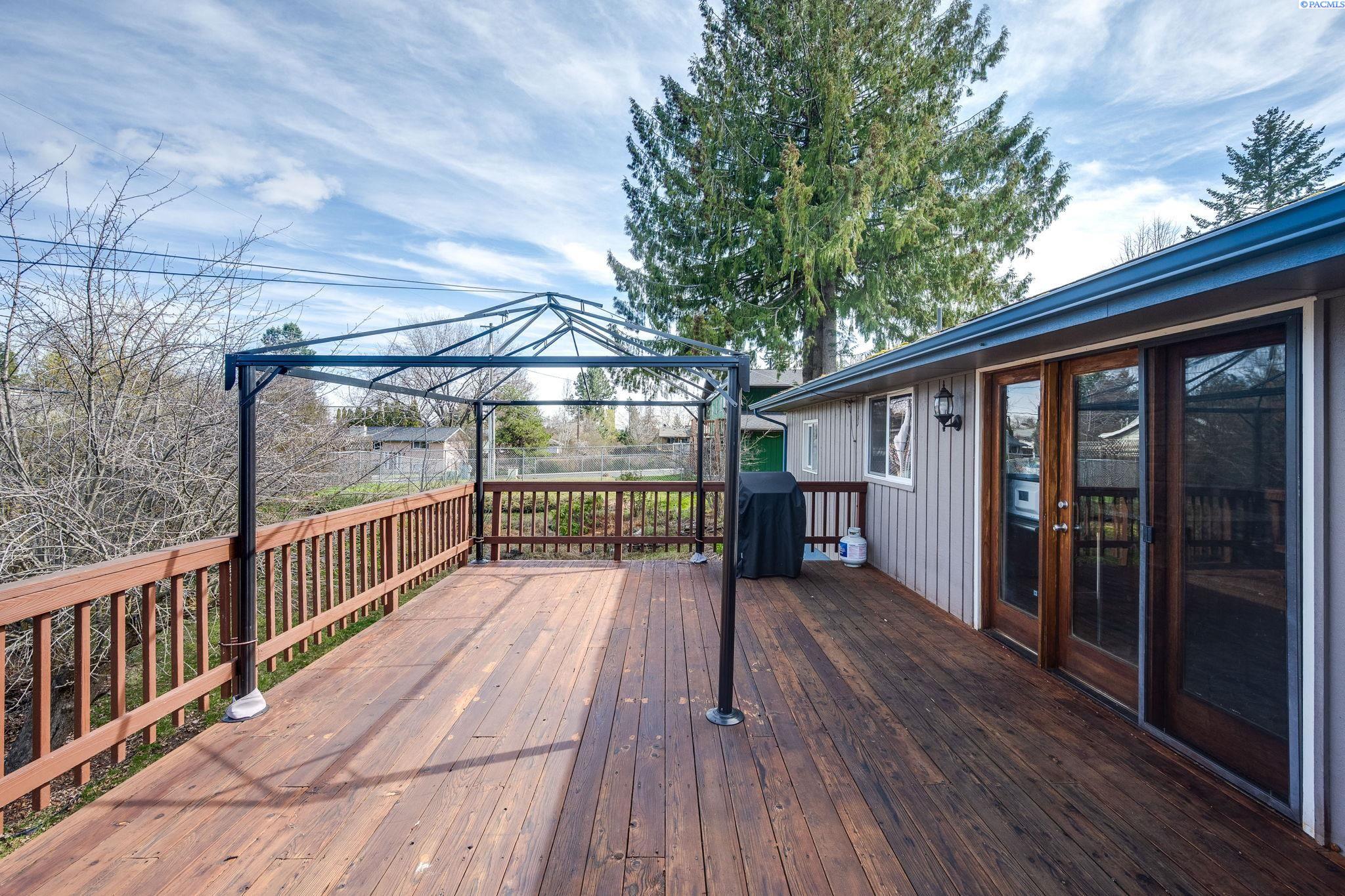 1810 NW Deane Street