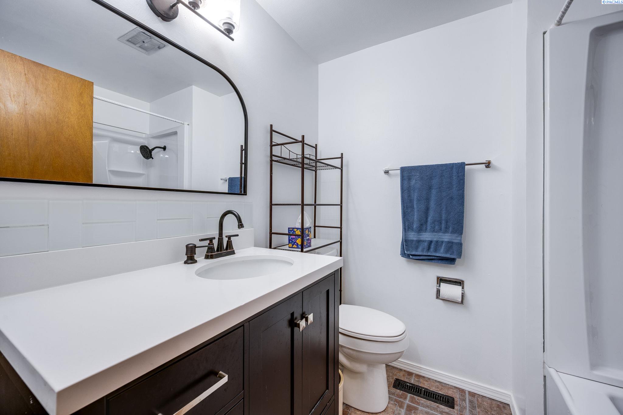 1810 NW Deane Street