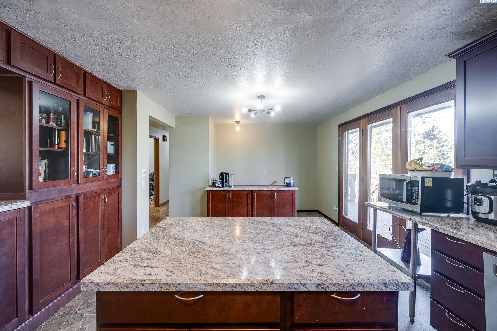 1810 NW Deane Street