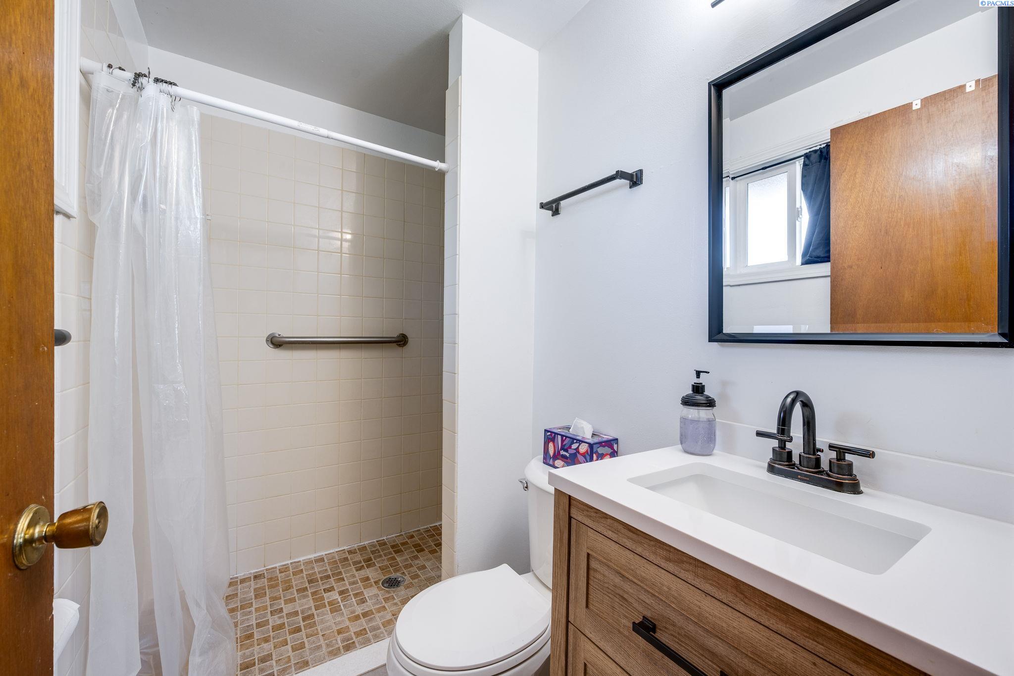 1810 NW Deane Street