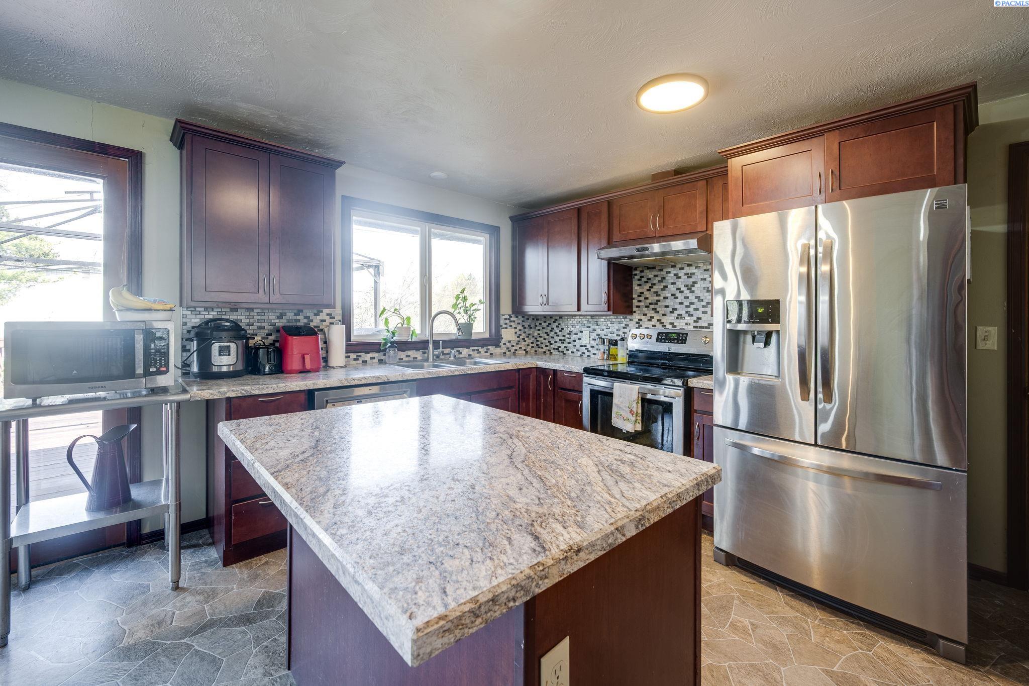 1810 NW Deane Street