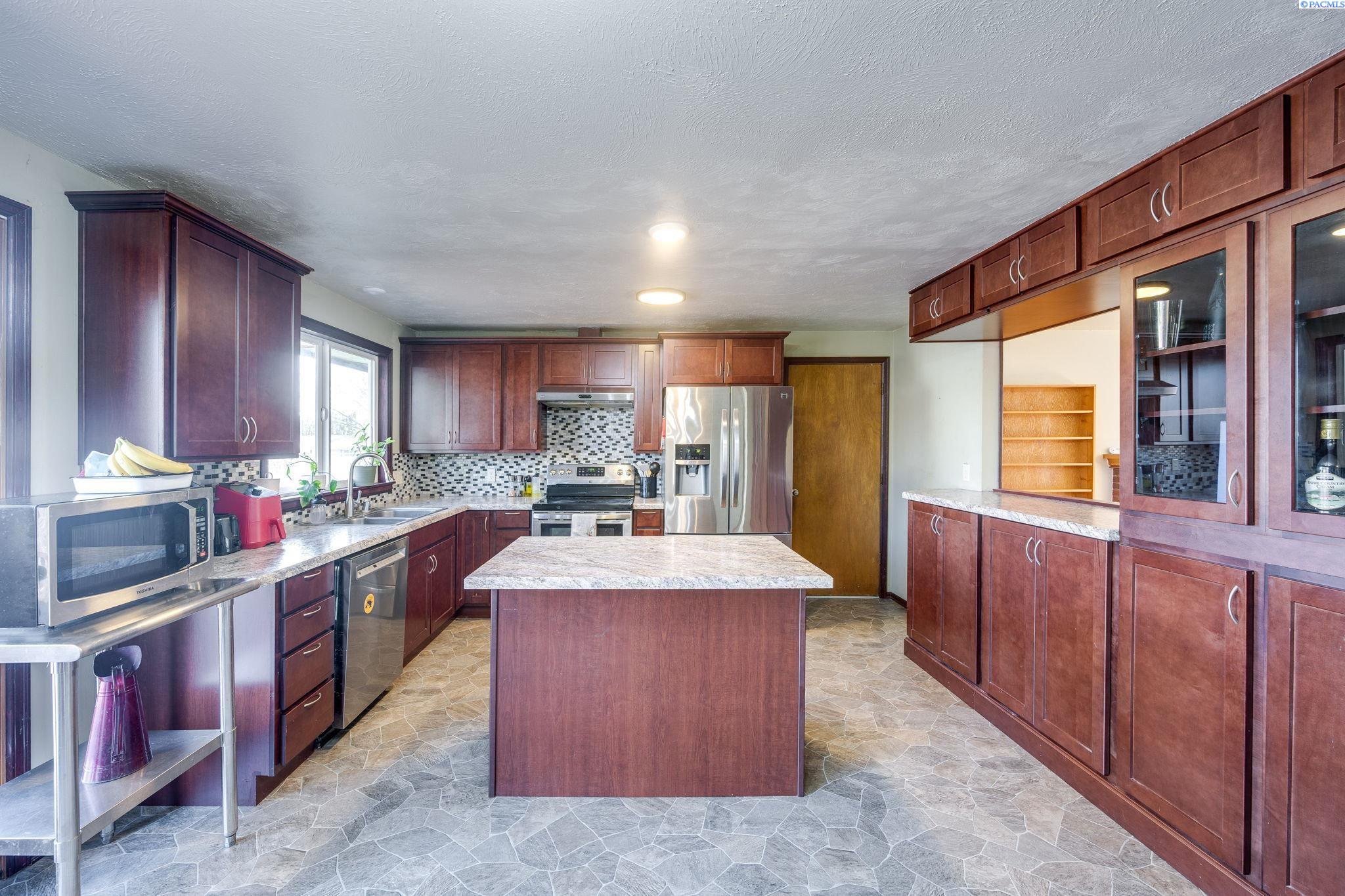 1810 NW Deane Street