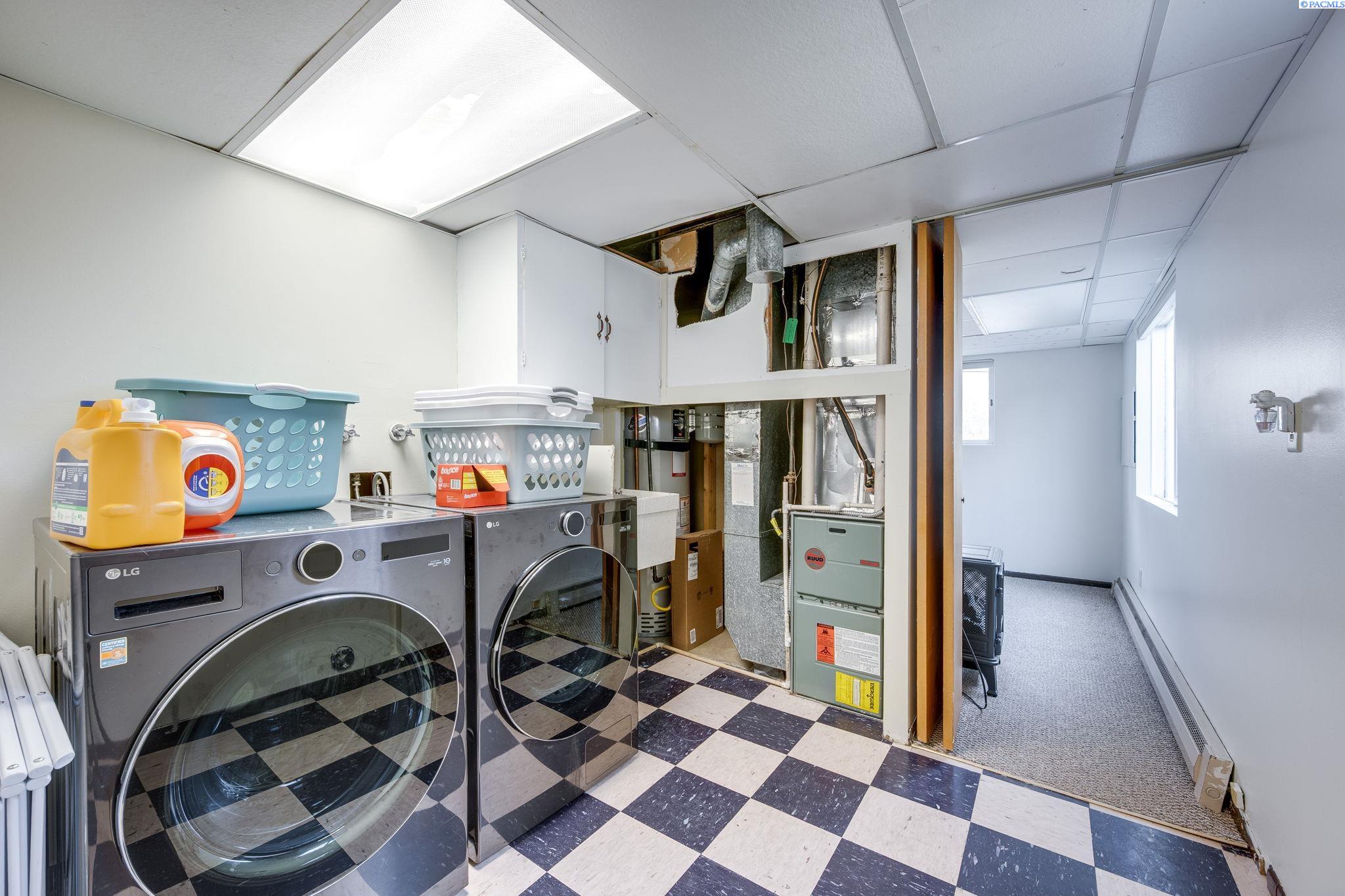 1810 NW Deane Street