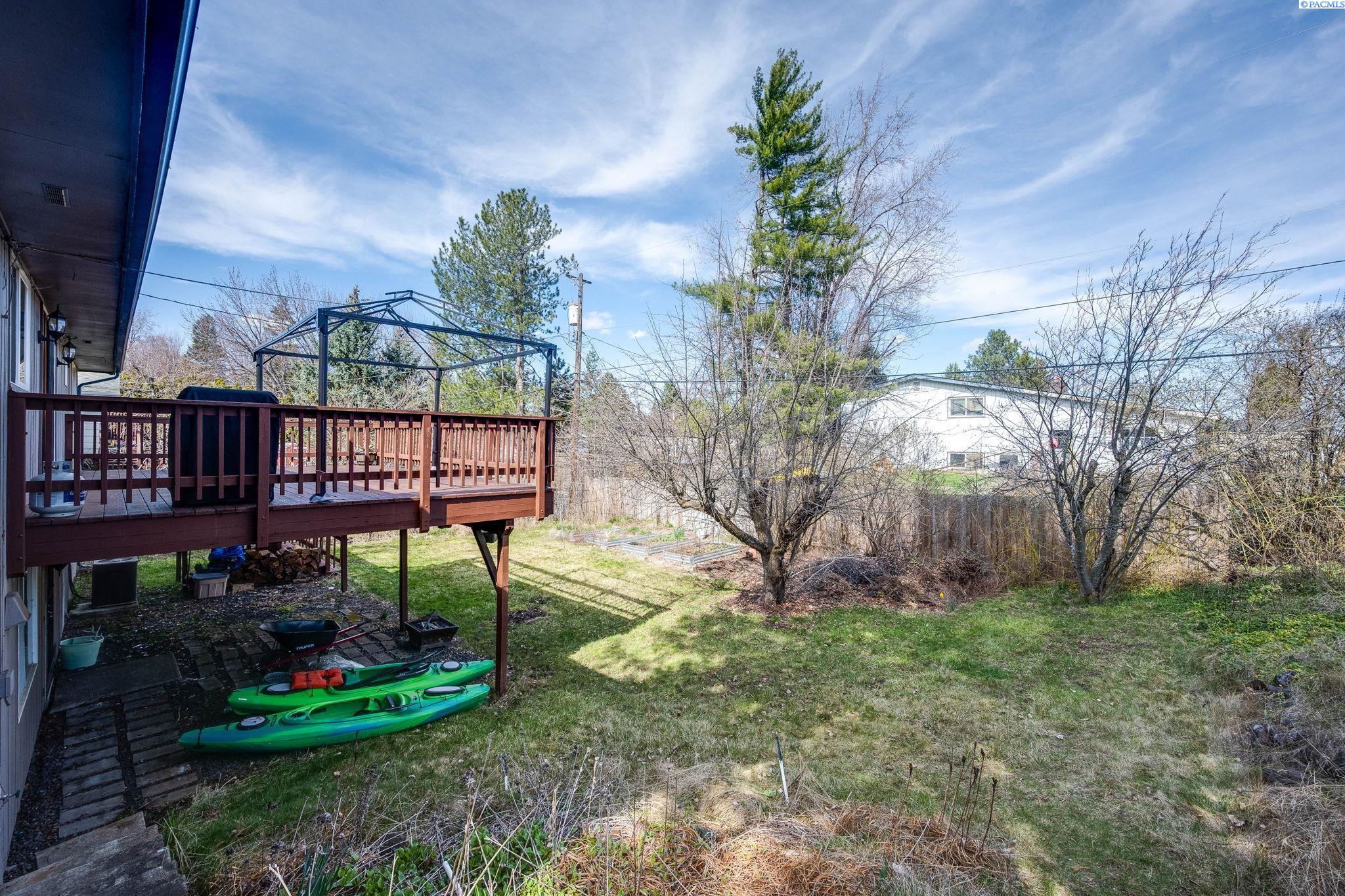 1810 NW Deane Street