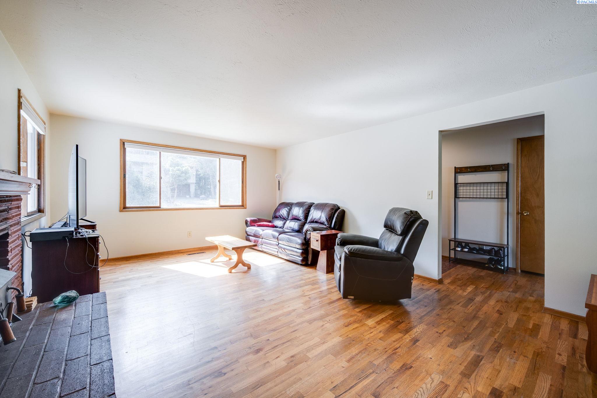 1810 NW Deane Street