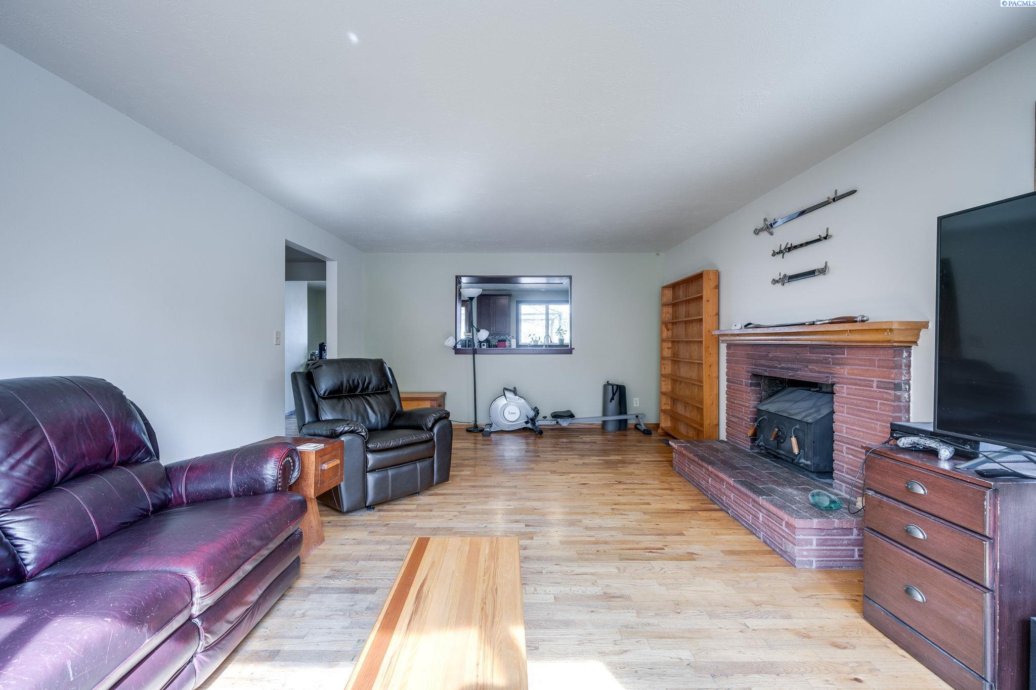 1810 NW Deane Street